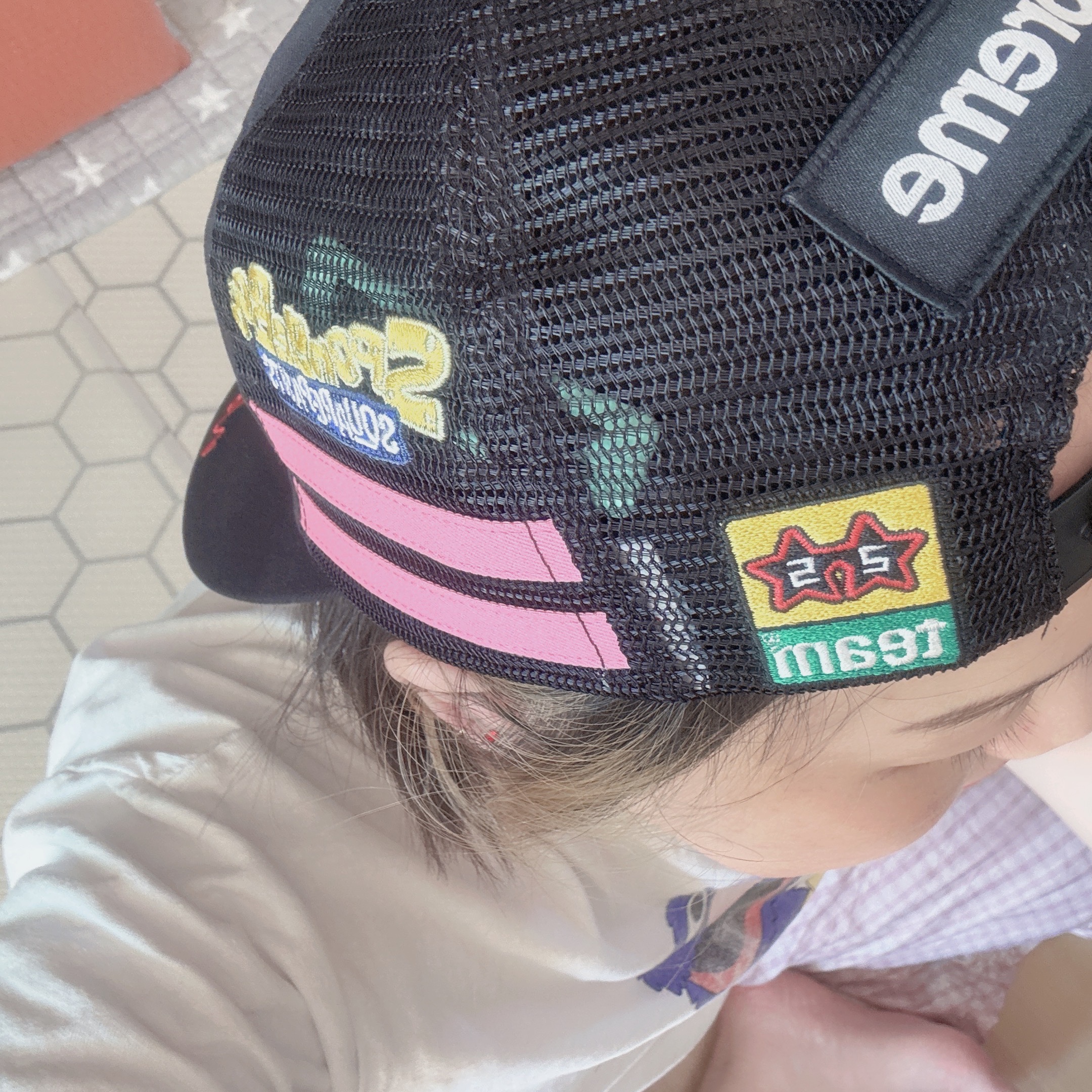 Supreme x SpongeBob Jeff Hamilton Mesh Back 6-Panel Black - 25SS 착용 스타일 - 3