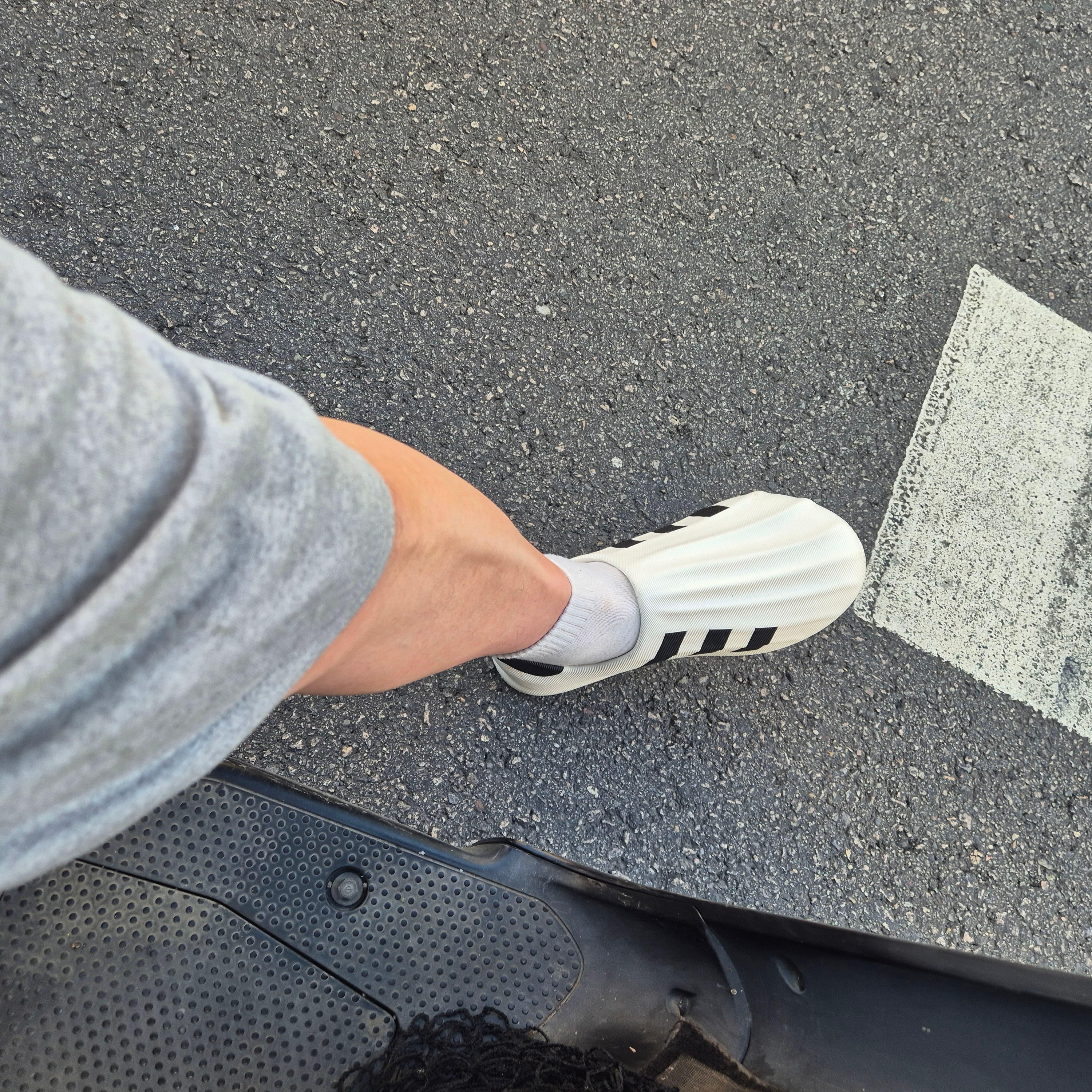 Adidas Adifom Superstar Core White 착용 스타일