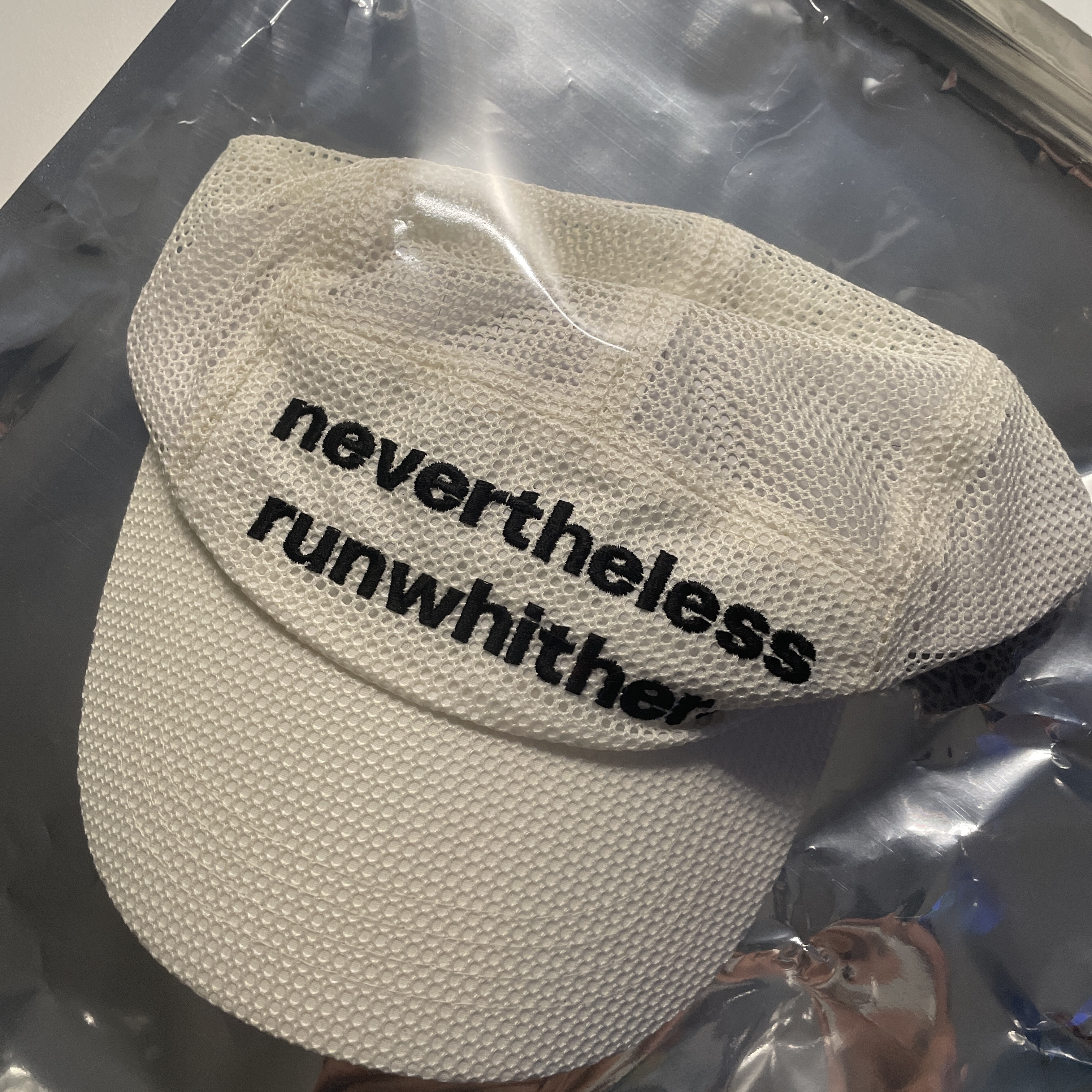 [KREAM 단독] runwhither Mesh Cap Ivory 착용 스타일
