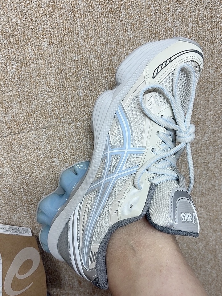 Asics x Emmi Gel-Kinetic Fluent Cream Soft Sky 착용 스타일 - 4
