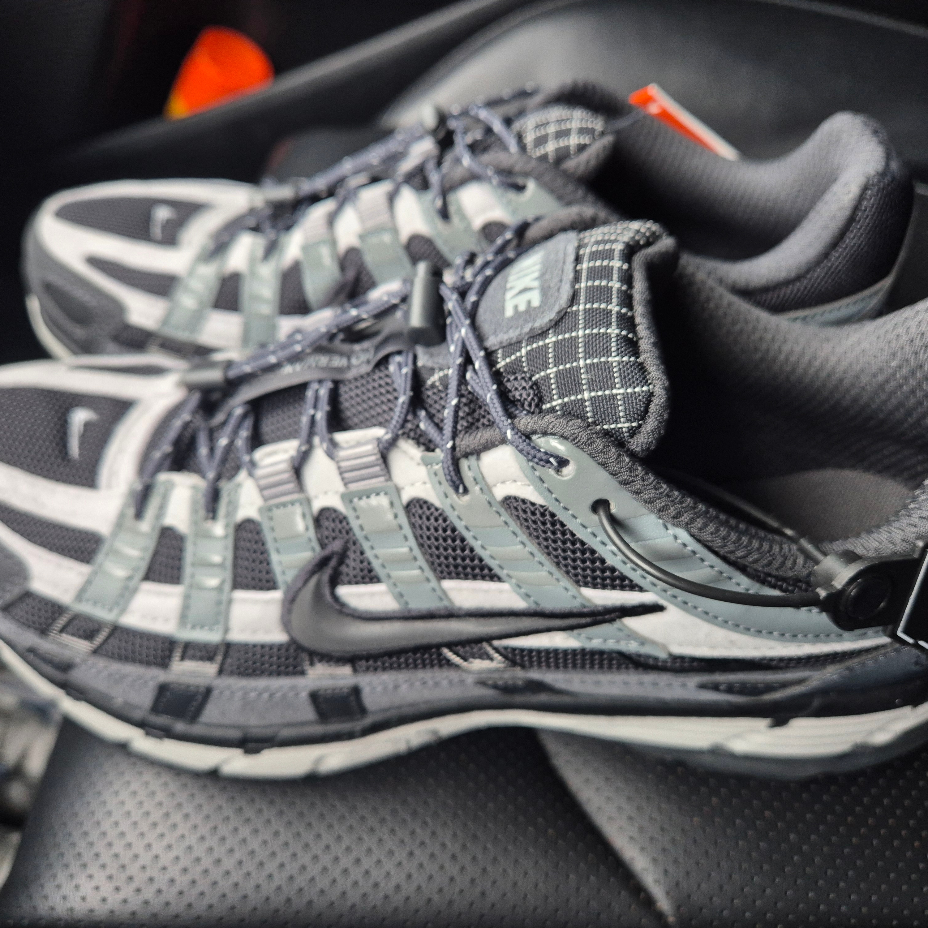 Nike P-6000 Anthracite Smoke Grey 착용 스타일