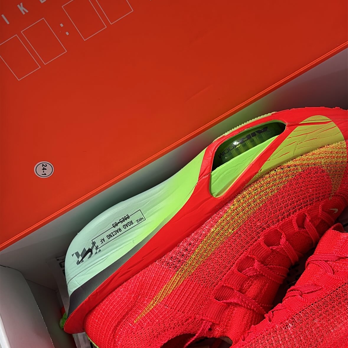 Nike Air Zoom Alphafly Next% 3 Bright Crimson Lime Blast 착용 스타일 - 1