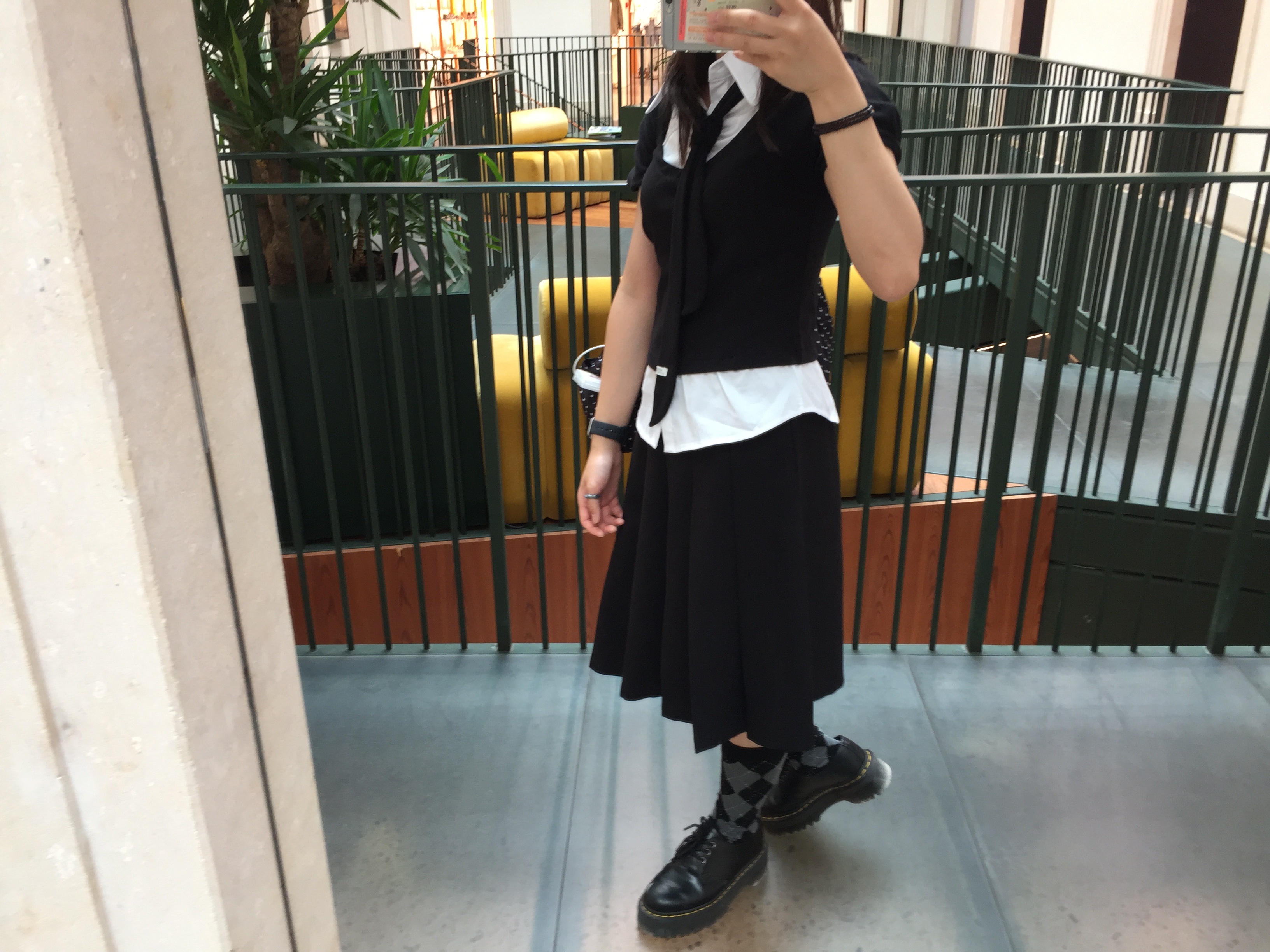 Dr. Martens 1461 Quad Black 착용 스타일 - 1
