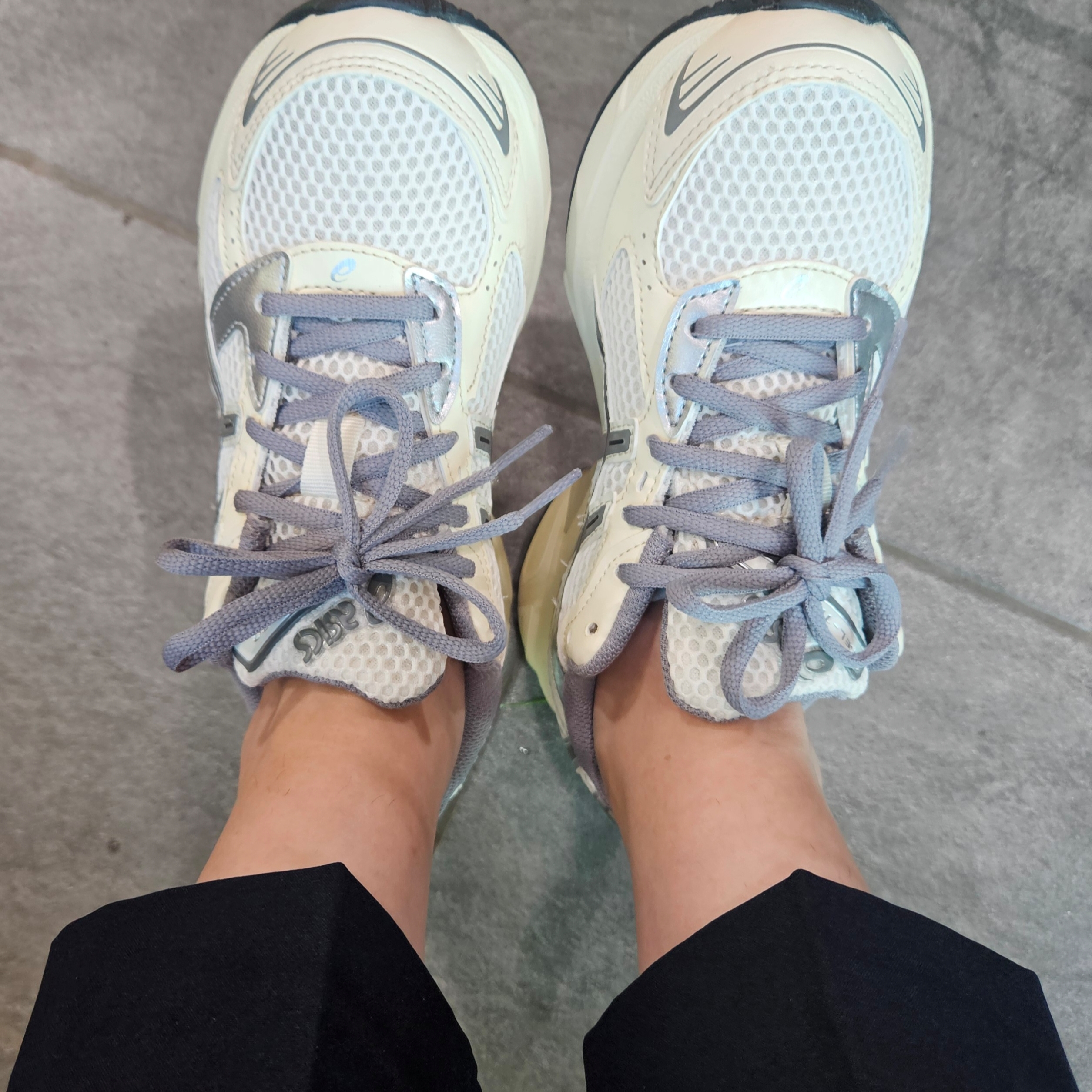 (W) Asics Gel-1130 Cream Clay Grey 착용 스타일