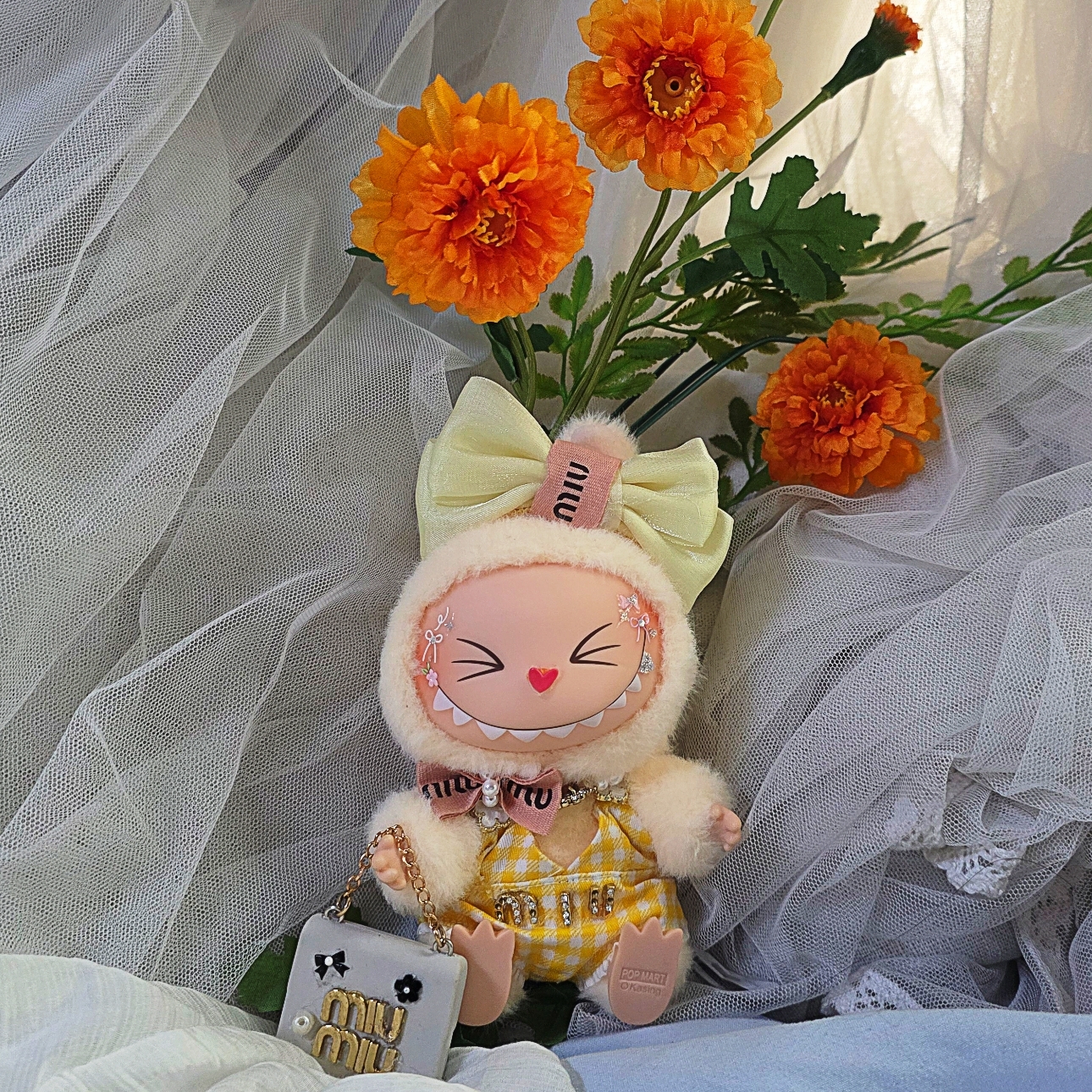 Pop Mart Labubu Let's Play Together Doll Series Sisi Keyring (Opened Case) 착용 스타일