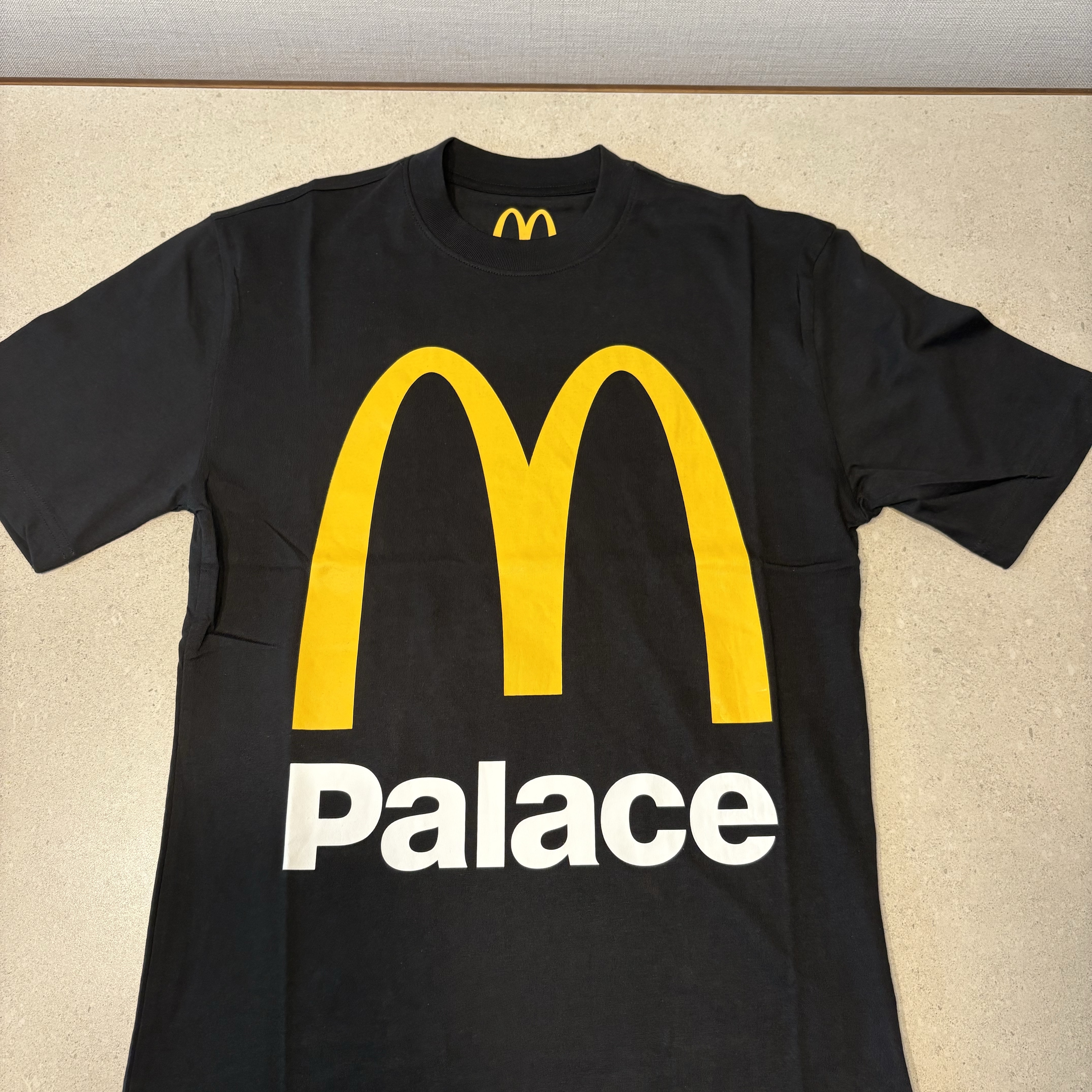 Palace x McDonald's Logo T-Shirt Black - 23FW 착용 스타일