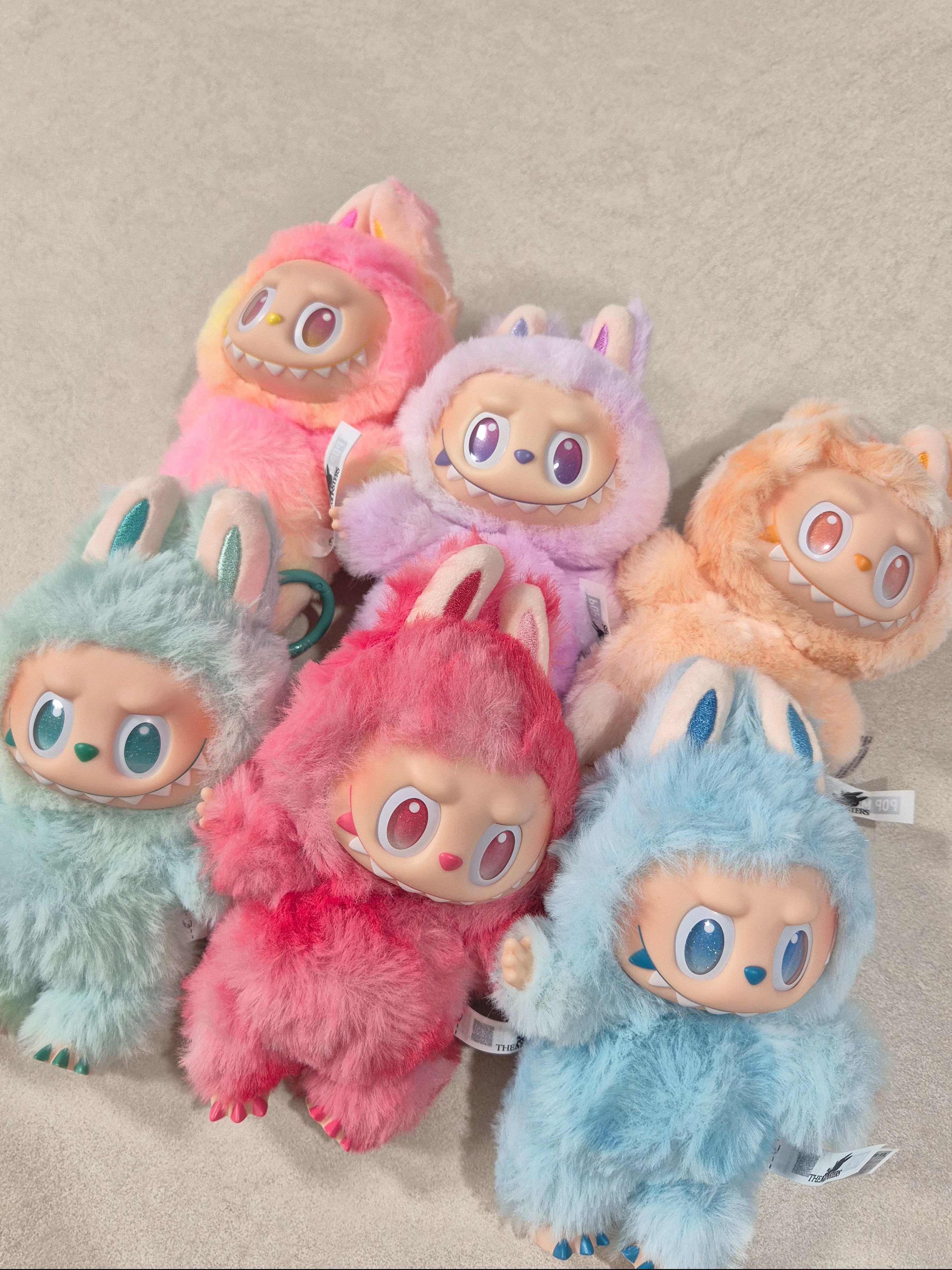 Pop Mart Labubu The Monsters Highlight Series Sealed Case (6 Blind Boxes) 착용 스타일