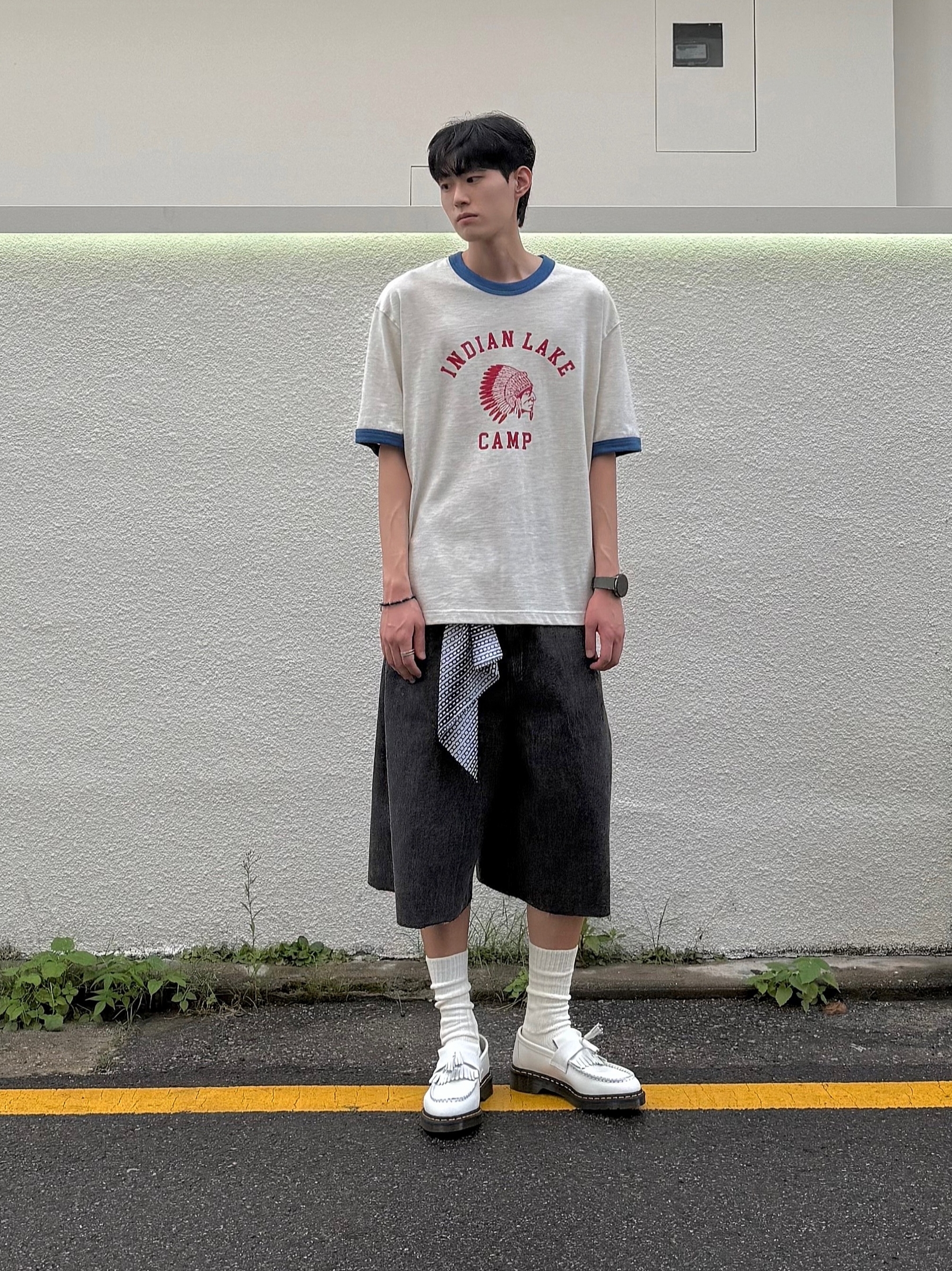 Dr. Martens Adrian Smooth Leather Tassel Loafers White 착용 스타일 - 2