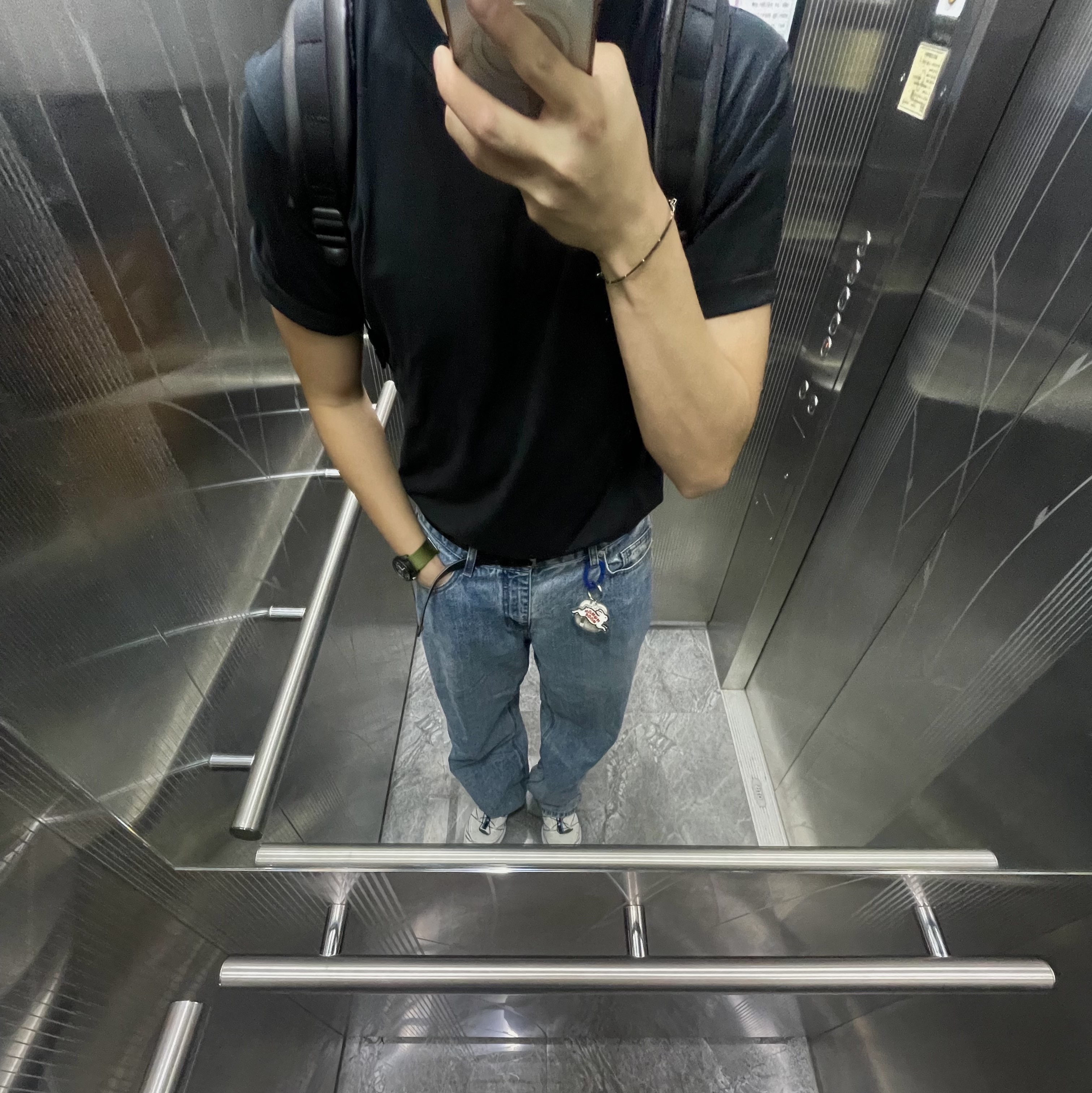 Ader Error Carve Carabiner Blue, Salomon XT-6 ADV White 착용 스타일