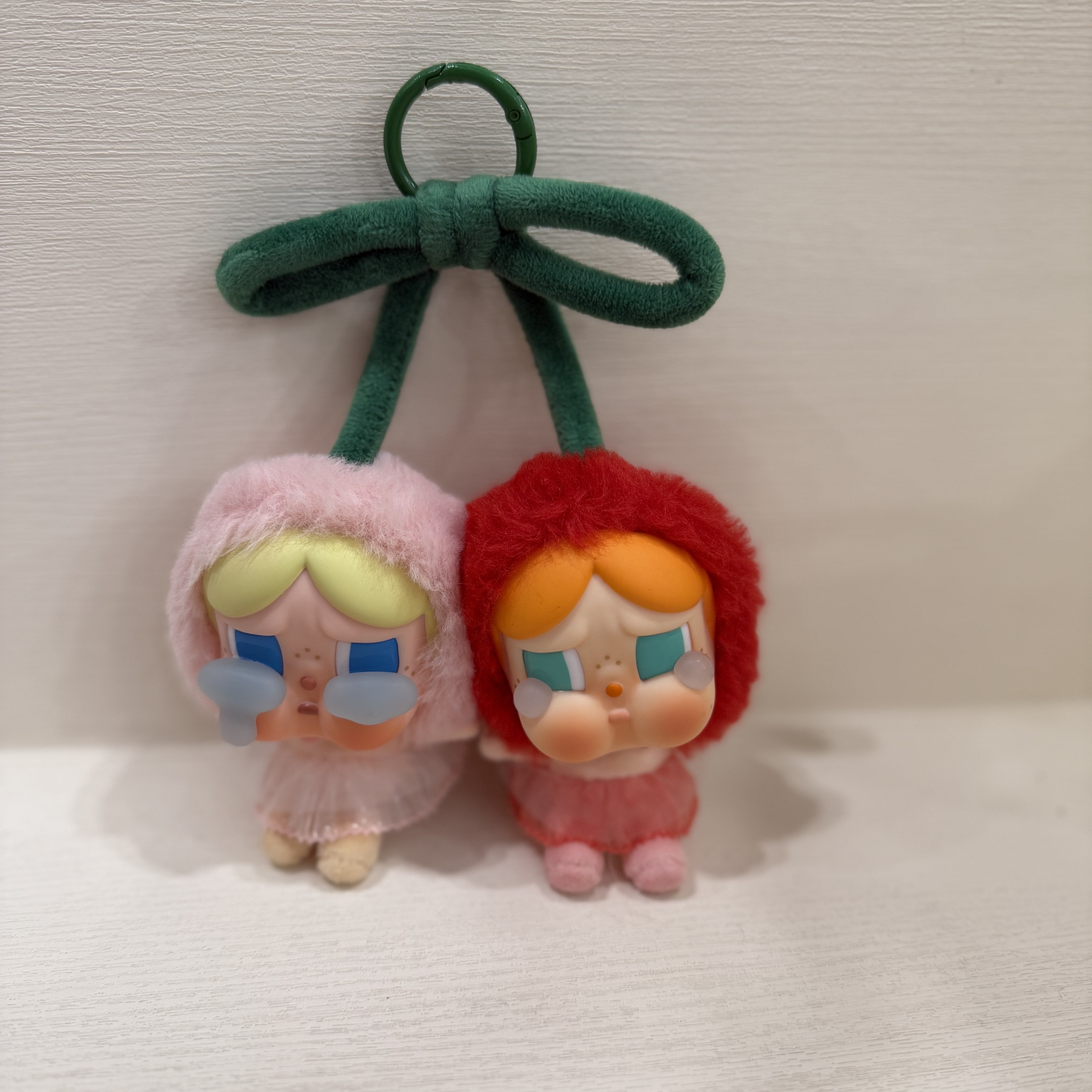 Pop Mart Crybaby Crying For Love Series Vinyl Plush, Pop Mart Labubu The Monsters Highlight Series Luck Keyring (Opened Case) 착용 스타일 - 2