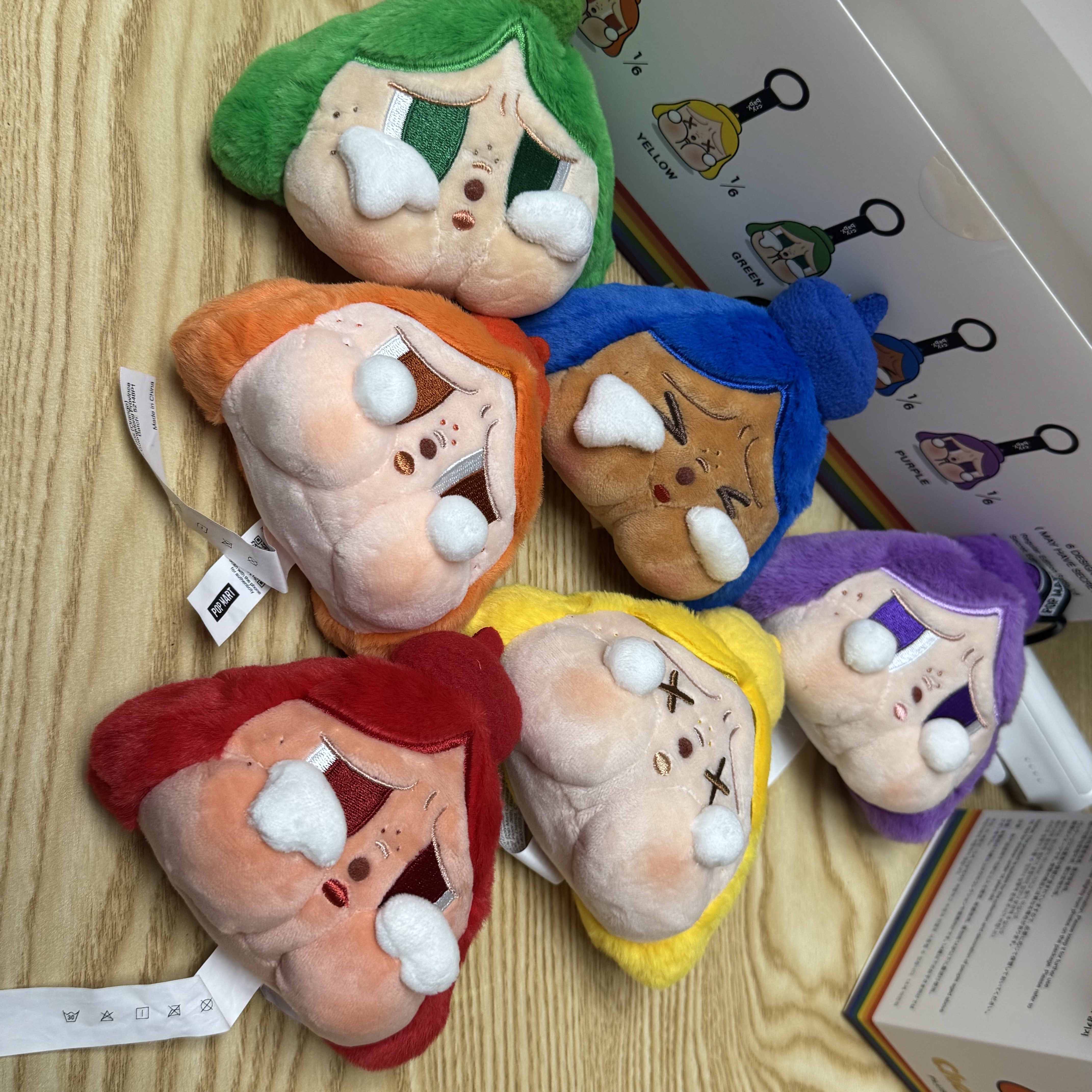 Pop Mart Crybaby Cheer Up, Baby! Series Plush Pendant Blue (Opened Case), Pop Mart Crybaby Cheer Up, Baby! Series Plush Pendant Purple (Opened Case) 착용 스타일