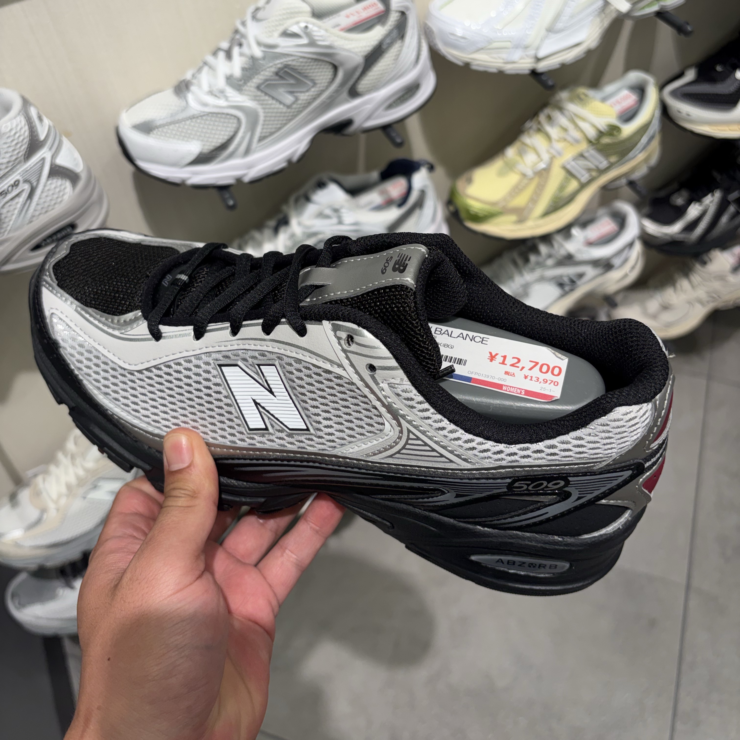 New Balance 509 Black Gray 착용 스타일