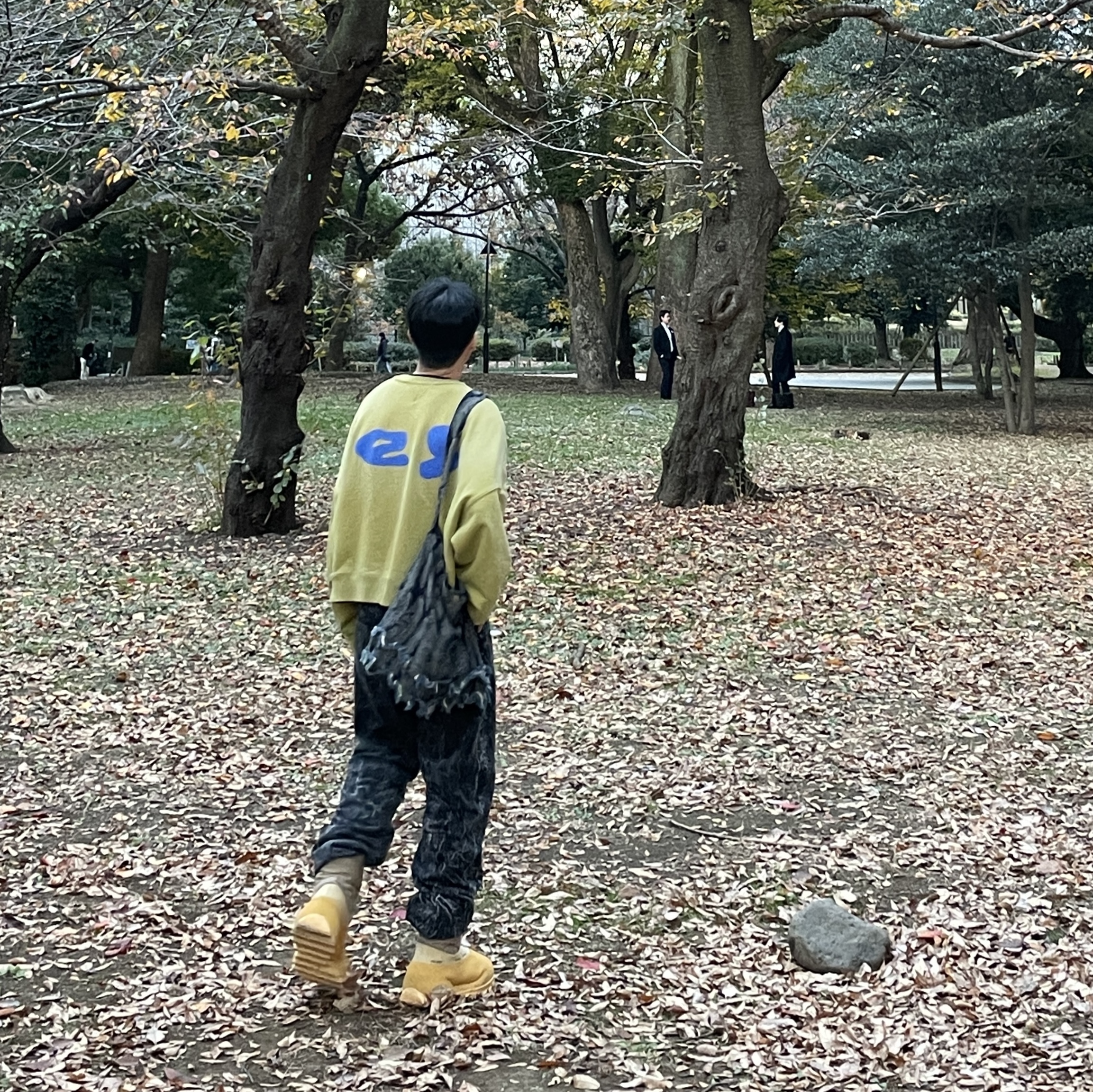 adidas Yeezy Knit RNR Boot Sulfur 착용 스타일