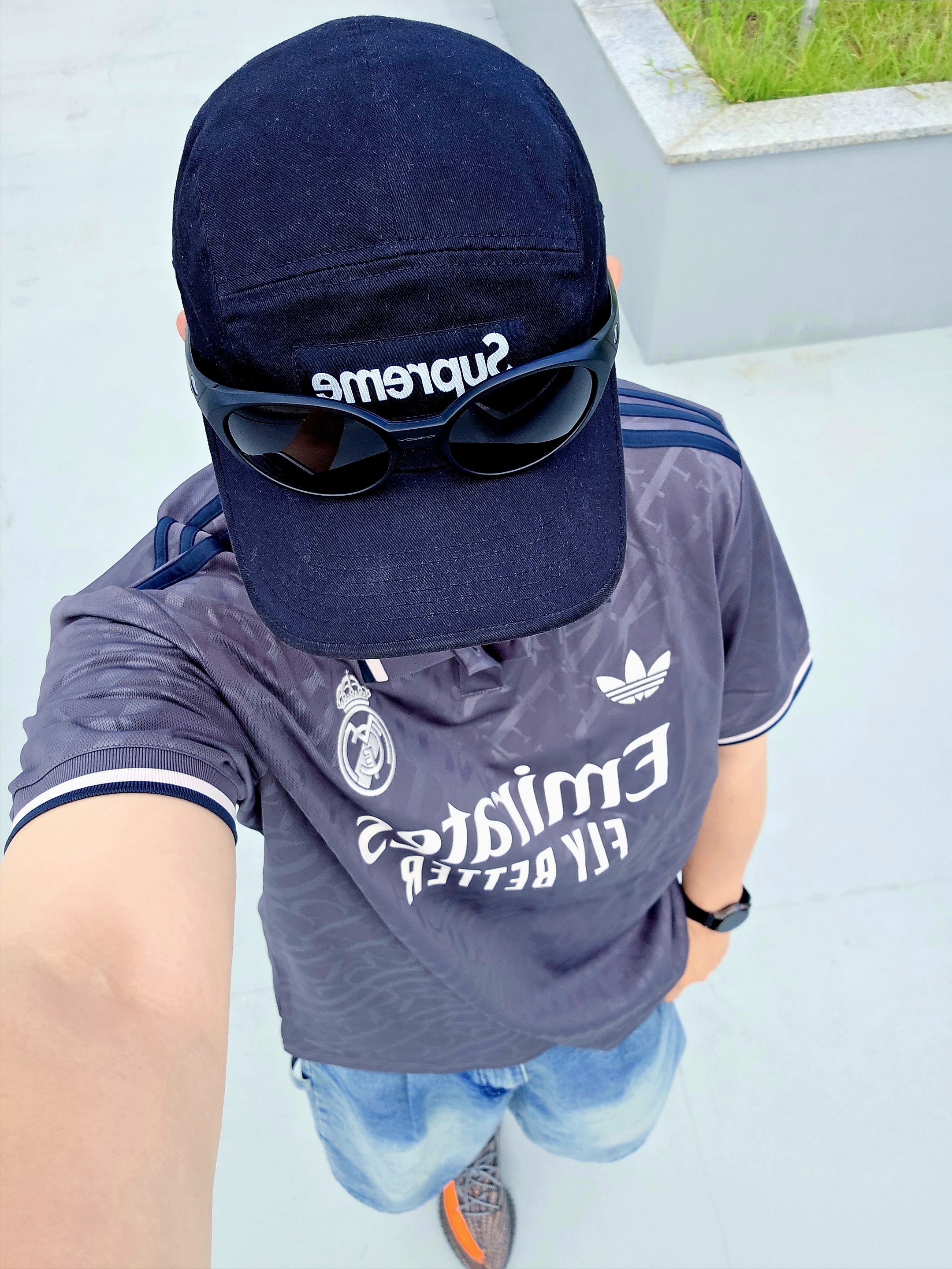 Adidas Real Madrid 2024/25 3rd Jersey Charcoal - KR Sizing (Non Marking Ver.), Oakley Eye Jacket Redux Matte Black Frame Prizm Grey Lenses High Bridge Fit 착용 스타일