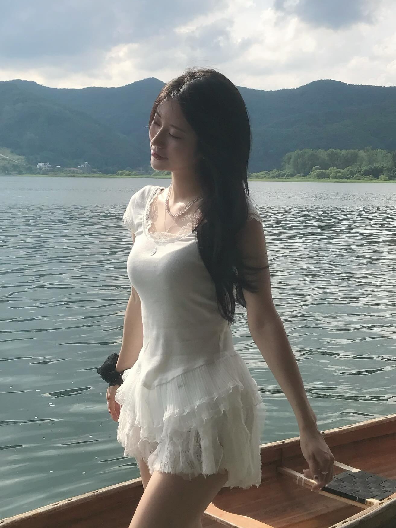 Don't Ask My Plan Square Neck Lace Frill Top-White, Don't Ask My Plan Lace Frill Floral Shorts - WHITE 착용 스타일 - 1
