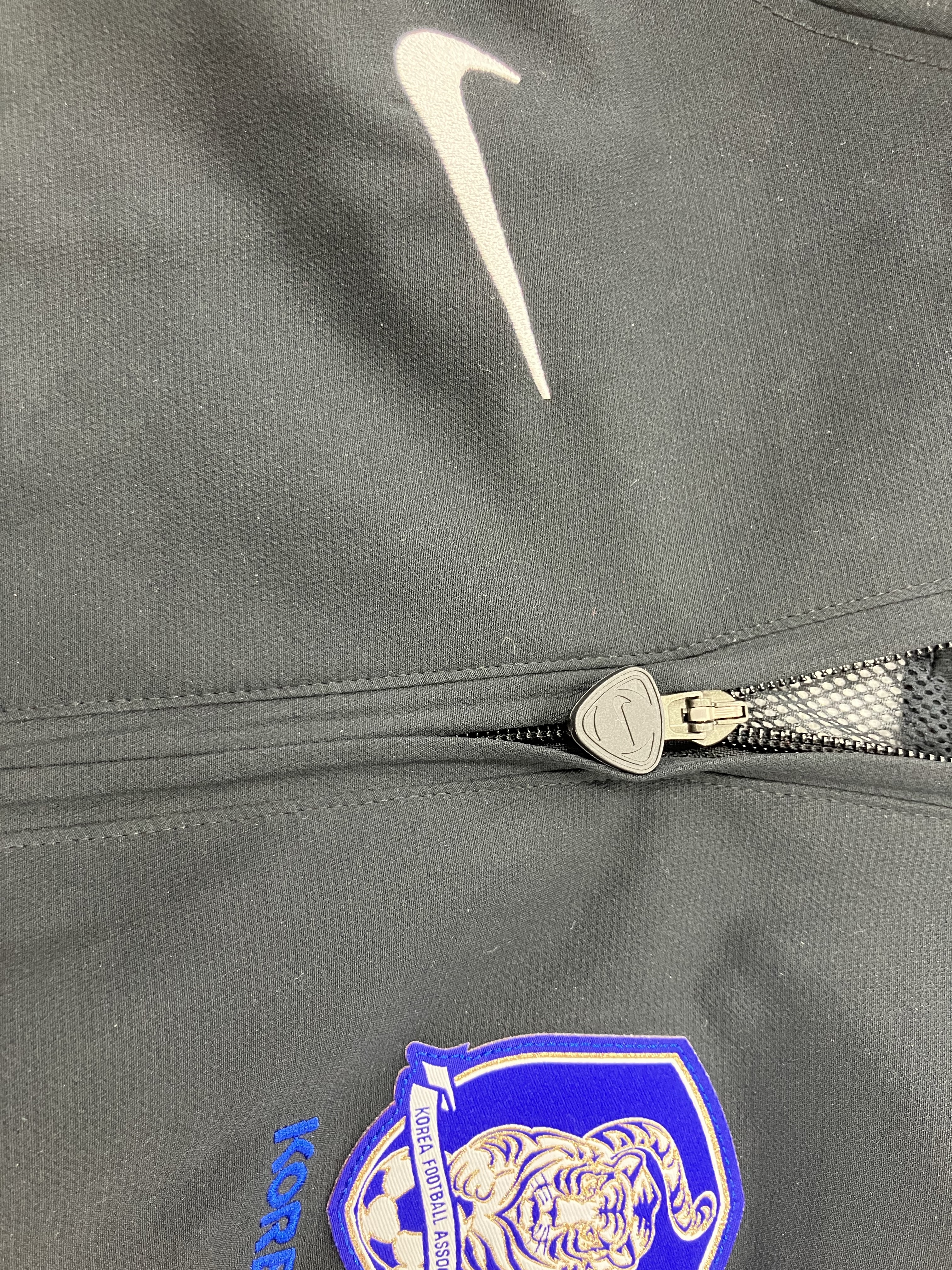 Nike South Korea 2004 Total 90 Reissue Soccer Replica Track Jacket (HV4439-010) 착용 스타일 - 3