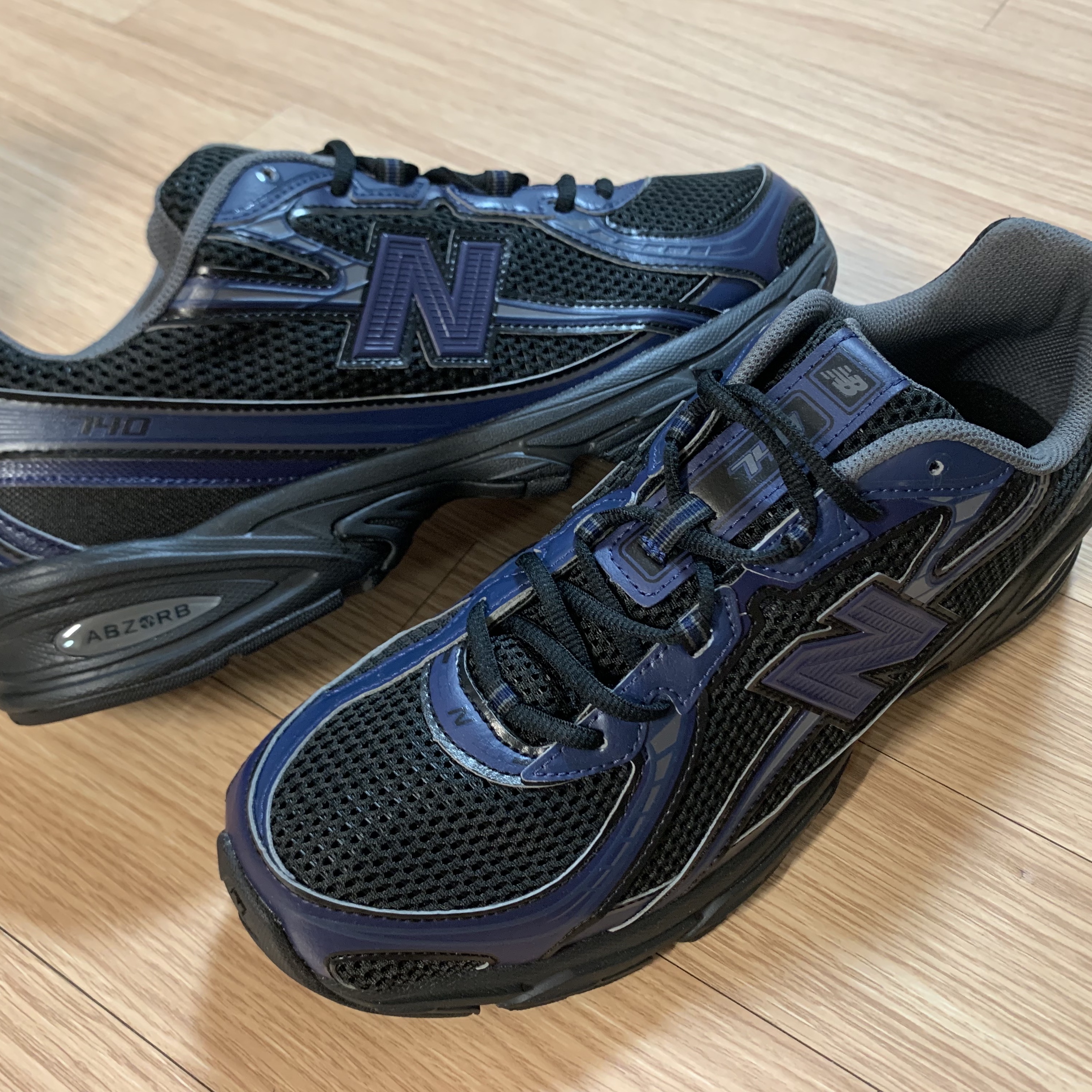 New Balance 740 Navy Black 착용 스타일 - 2