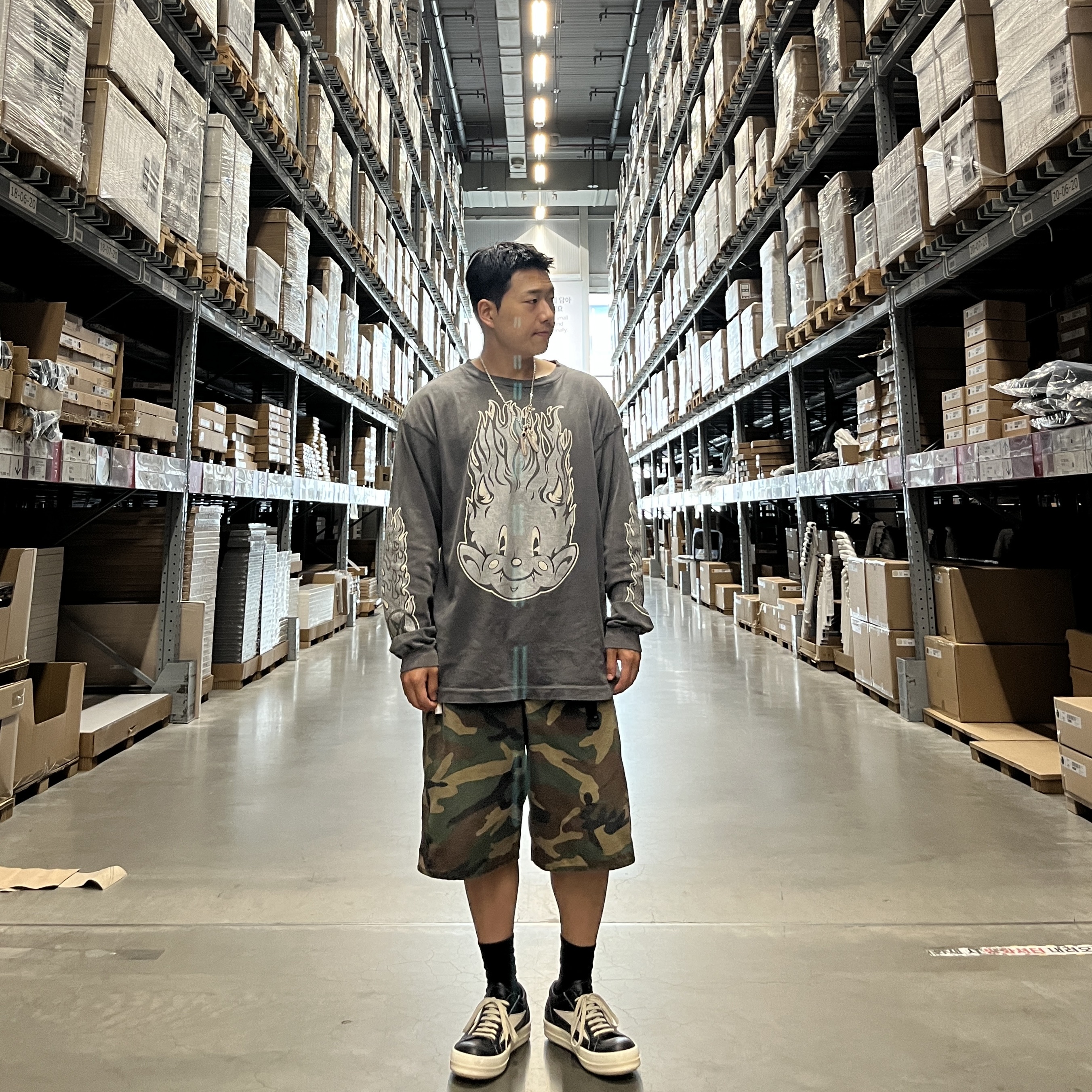 Saint Mxxxxxx Fire Baby L/S T-Shirt Black - 23SS, Rick Owens Vintage Sneakers in Full Grain Calf Leather And Velour Suede Black Milk Milk 착용 스타일 - 1
