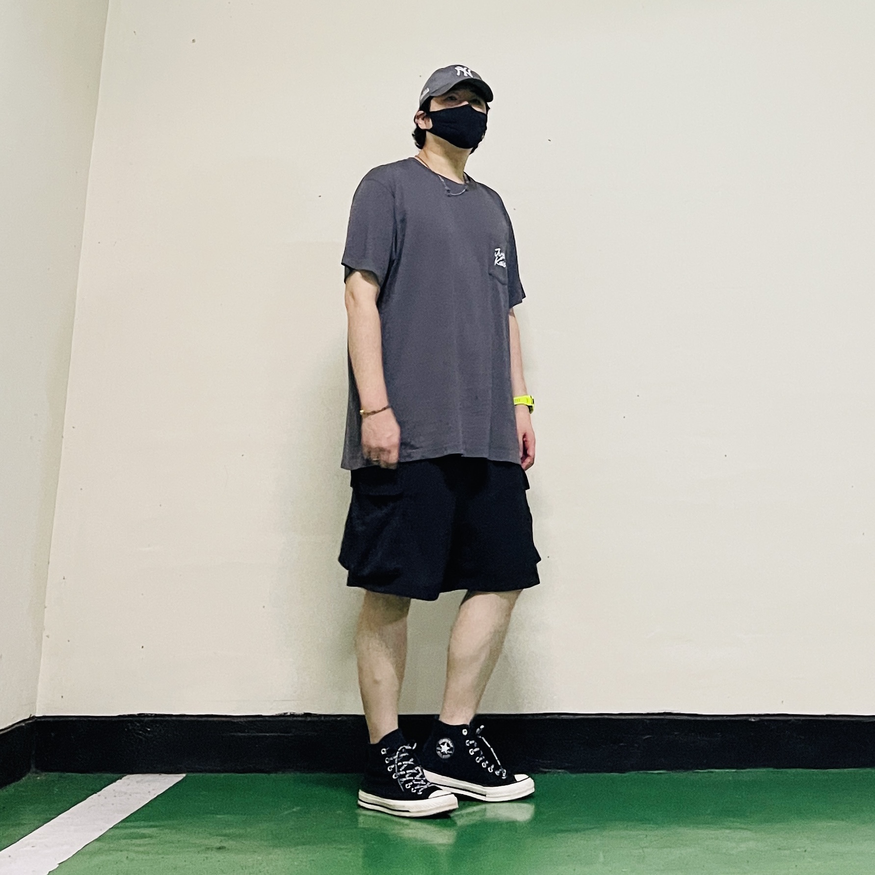 Casio G-Shock GBD-200-9, New Era x MoMA New York Yankees Cap Storm Gray 착용 스타일 - 1