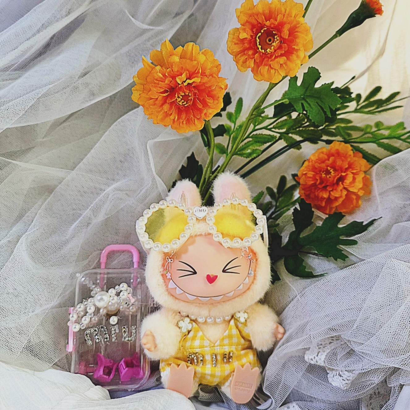 Pop Mart Labubu Let's Play Together Doll Series Sealed Case (1 Blind Box), Pop Mart Labubu Let's Play Together Doll Series Sisi Keyring (Opened Case) 착용 스타일