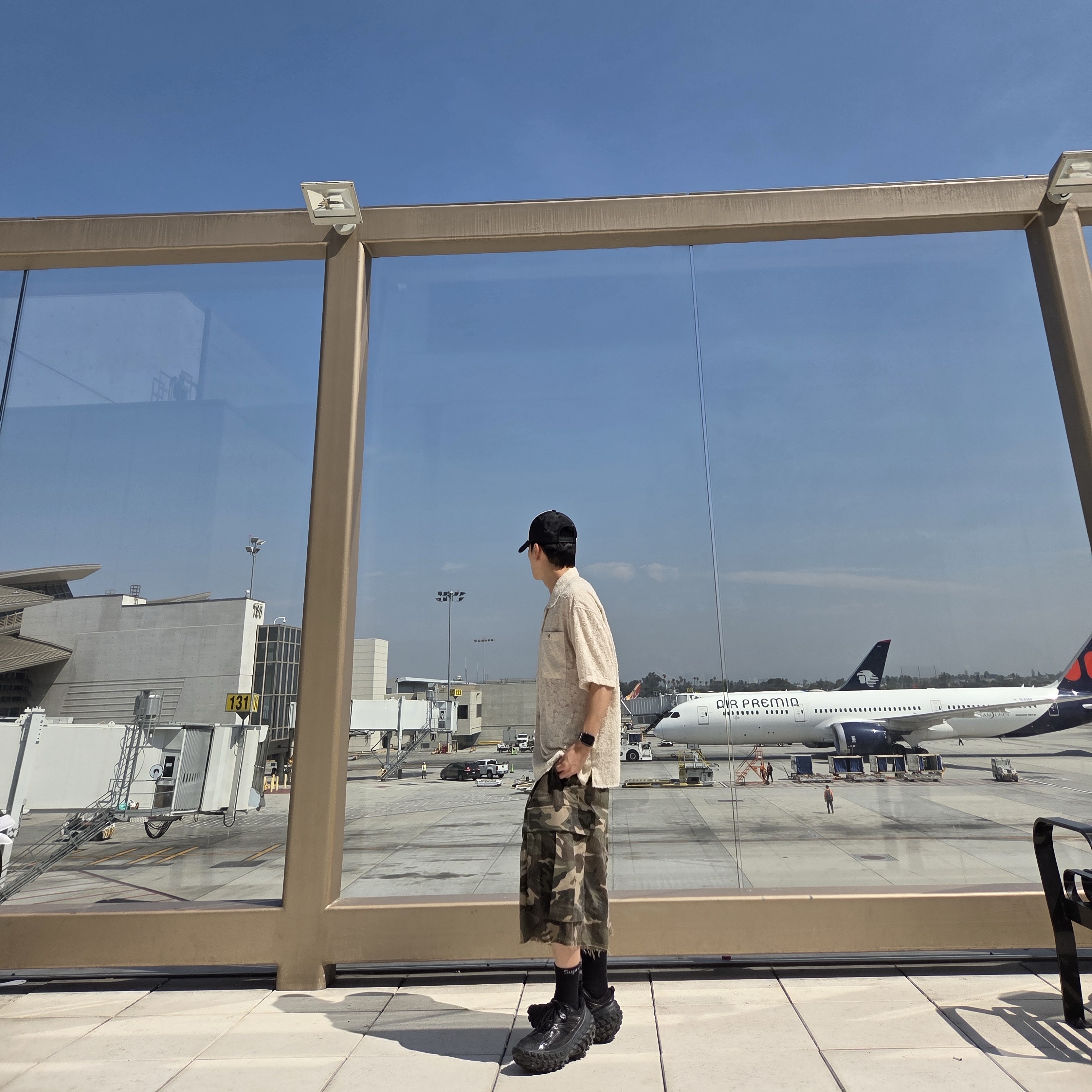 Undermycar Mu.47 Anti Fxxking Logo Play Big Cargo Camo Shorts Camo Mocha 착용 스타일 - 3
