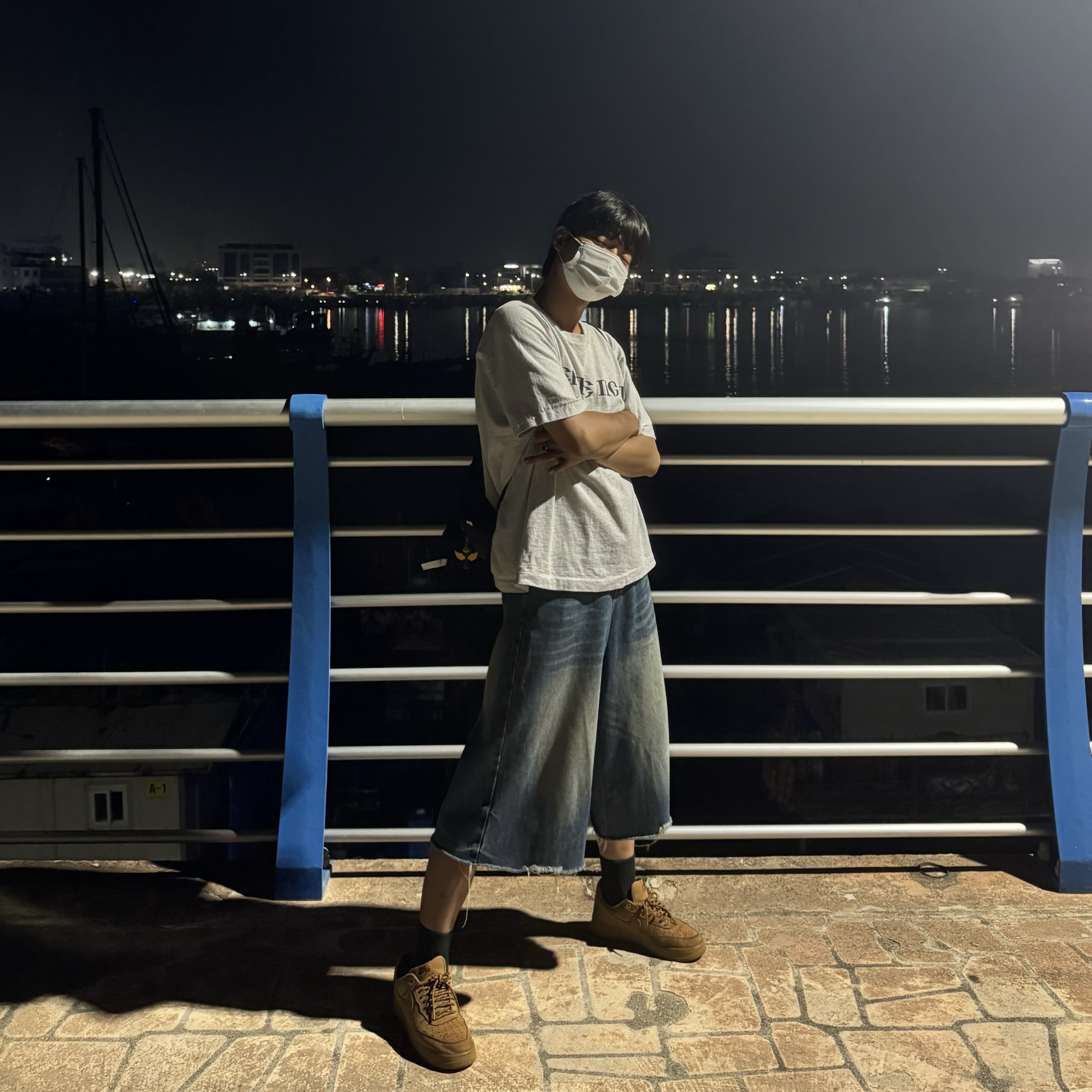 Yeezy x Gosha Rubchinskiy YZY Black Dogs T-Shirt Heather Grey, Nike Air Force 1 '07 WB Flax 착용 스타일