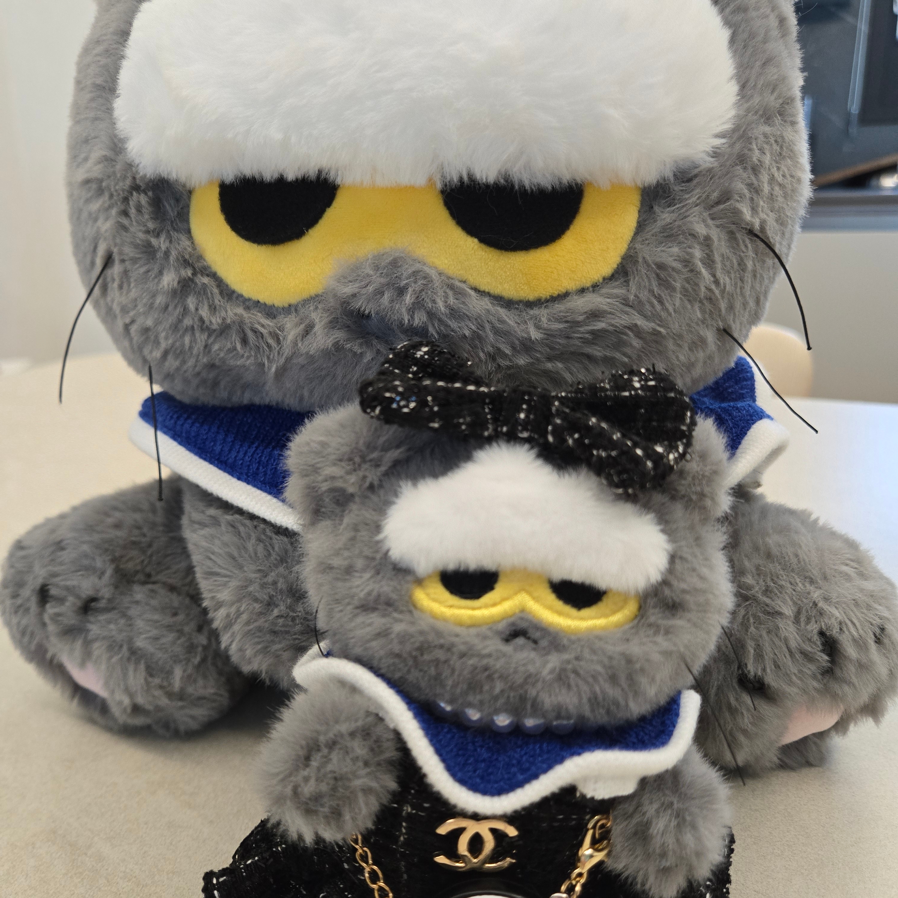 Zo&Friends Zoa Medium Plush Grey, Zo&Friends Zoa Plush Keyring Grey 착용 스타일 - 1