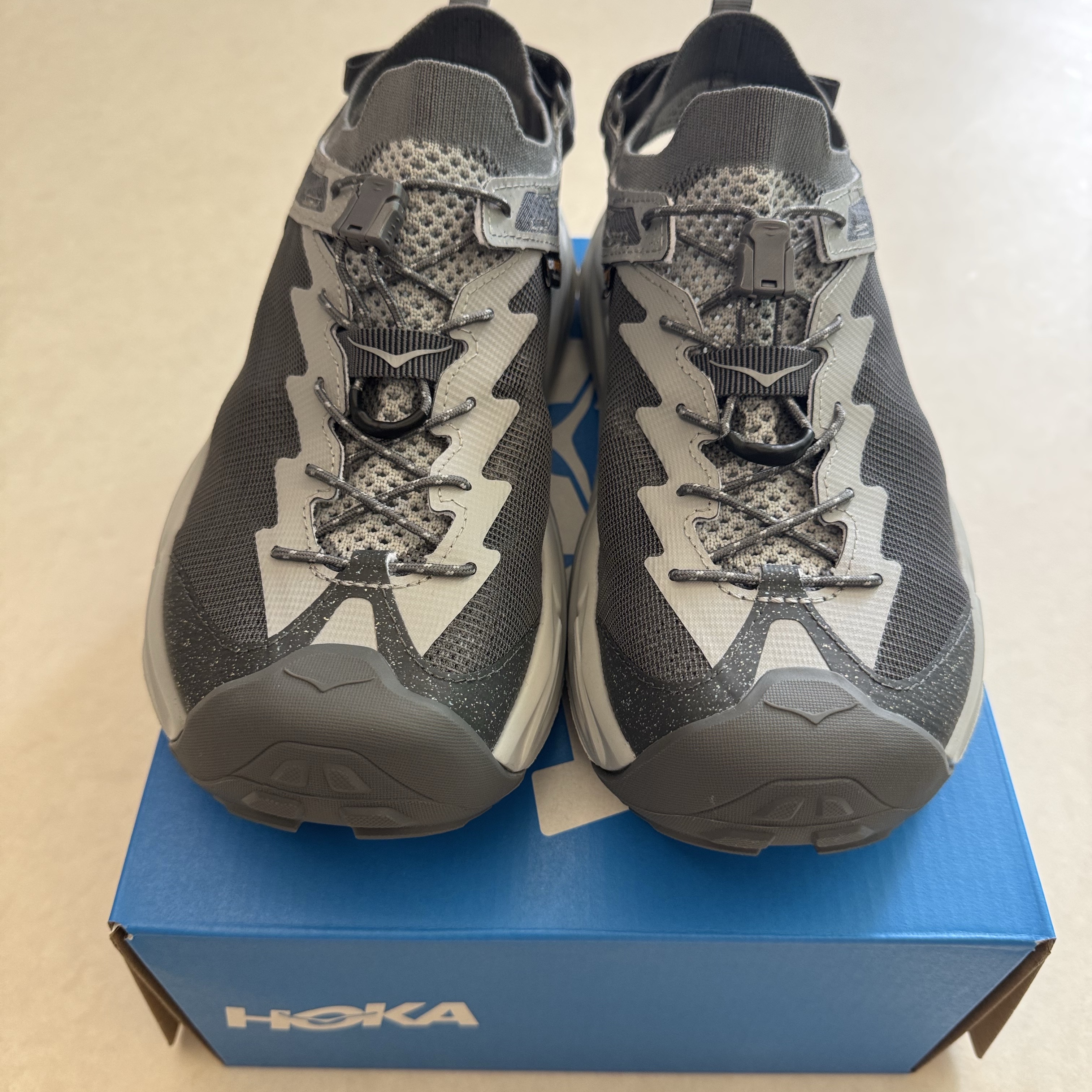 Hoka Hopara 2 Satellite Grey Stellar Grey 착용 스타일 - 2
