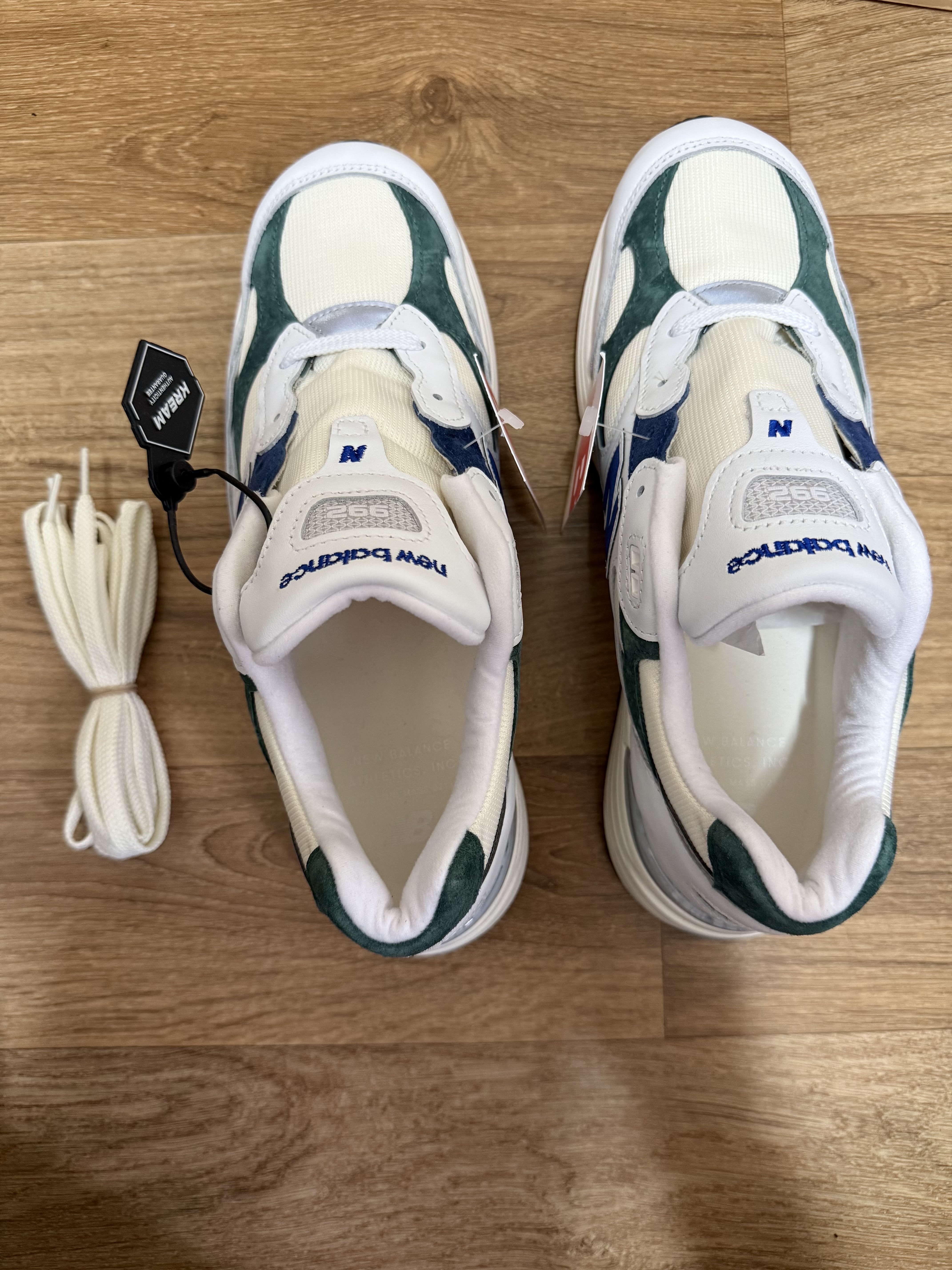 New Balance 992 Made in USA Marsh Green 착용 스타일 - 4