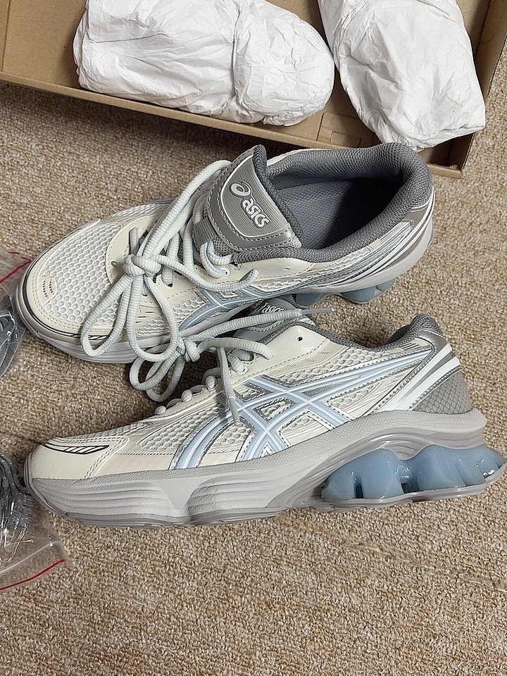 Asics x Emmi Gel-Kinetic Fluent Cream Soft Sky 착용 스타일 - 1