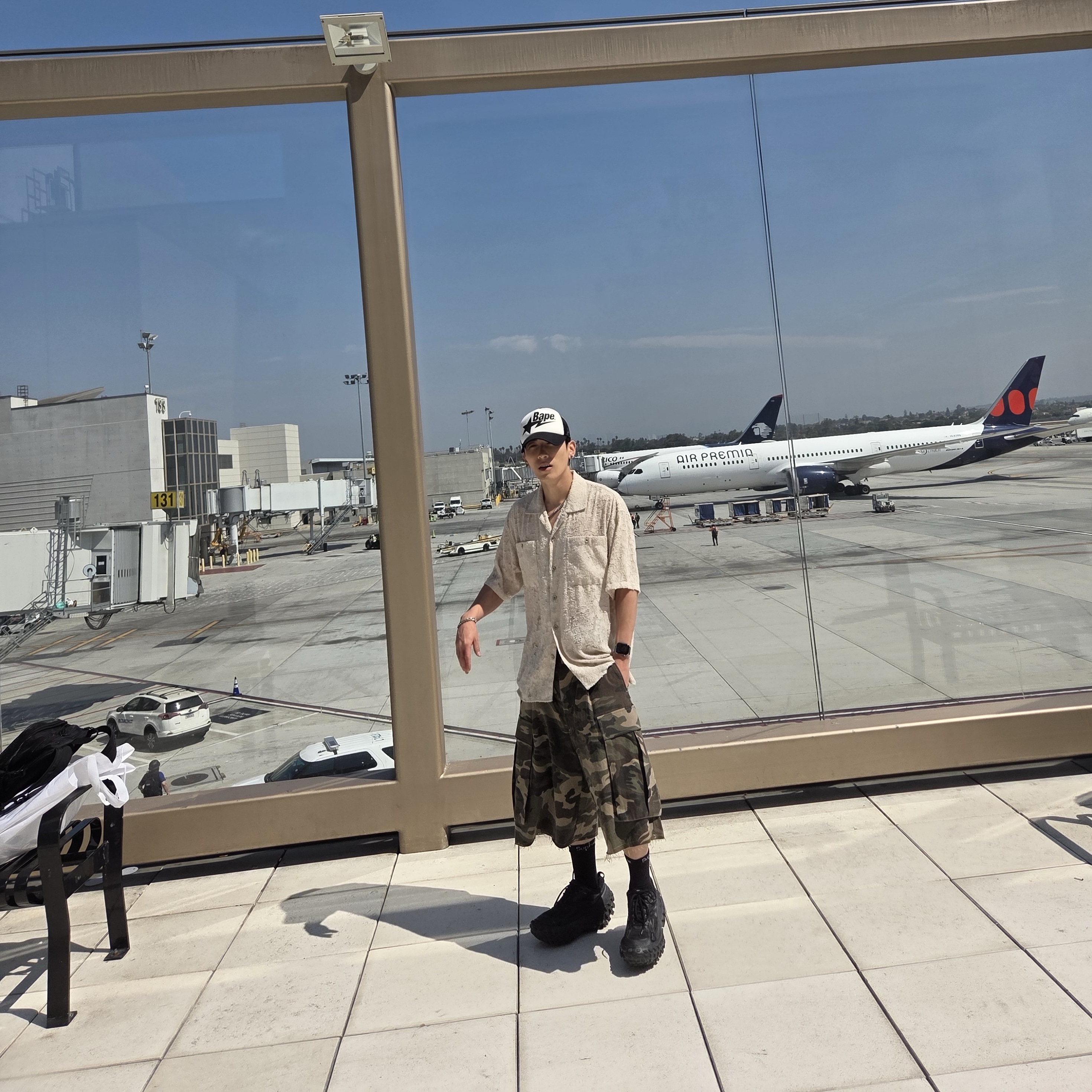Undermycar Mu.47 Anti Fxxking Logo Play Big Cargo Camo Shorts Camo Mocha 착용 스타일 - 1