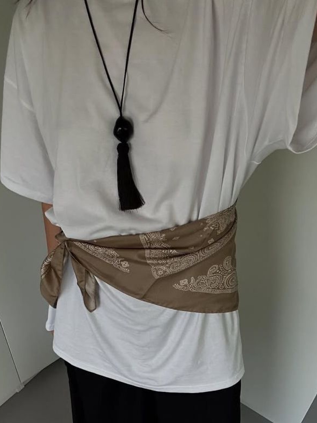 Kapital Color Bandana Amaterasu Khaki, Salomon Multiple Bandana Cream 착용 스타일 - 4
