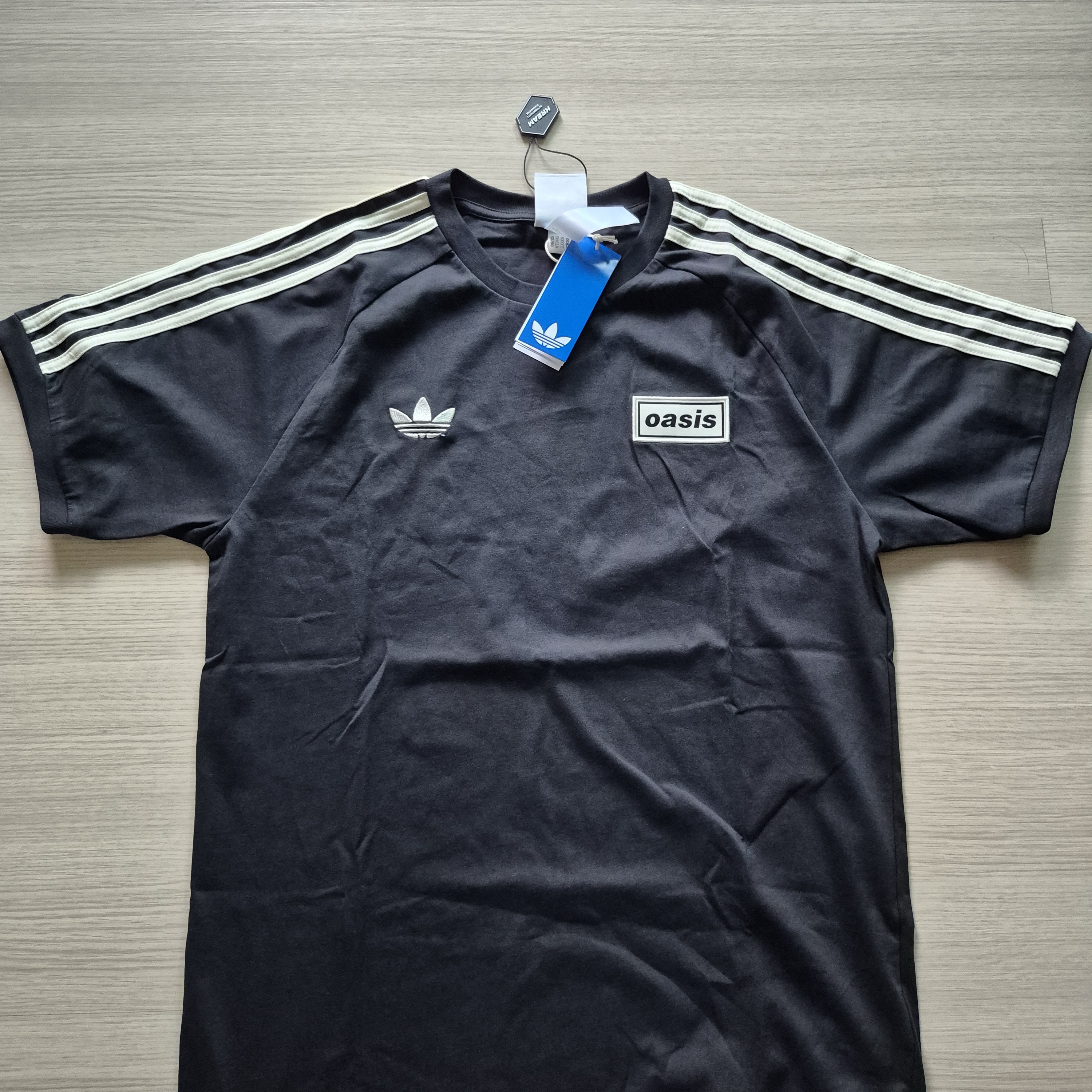 Adidas x Oasis Tour 3-Stripes T-Shirt Black - US Sizing 착용 스타일
