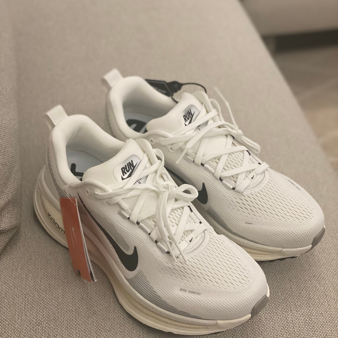 Nike Vomero 18 Summit White Coconut Milk 착용 스타일