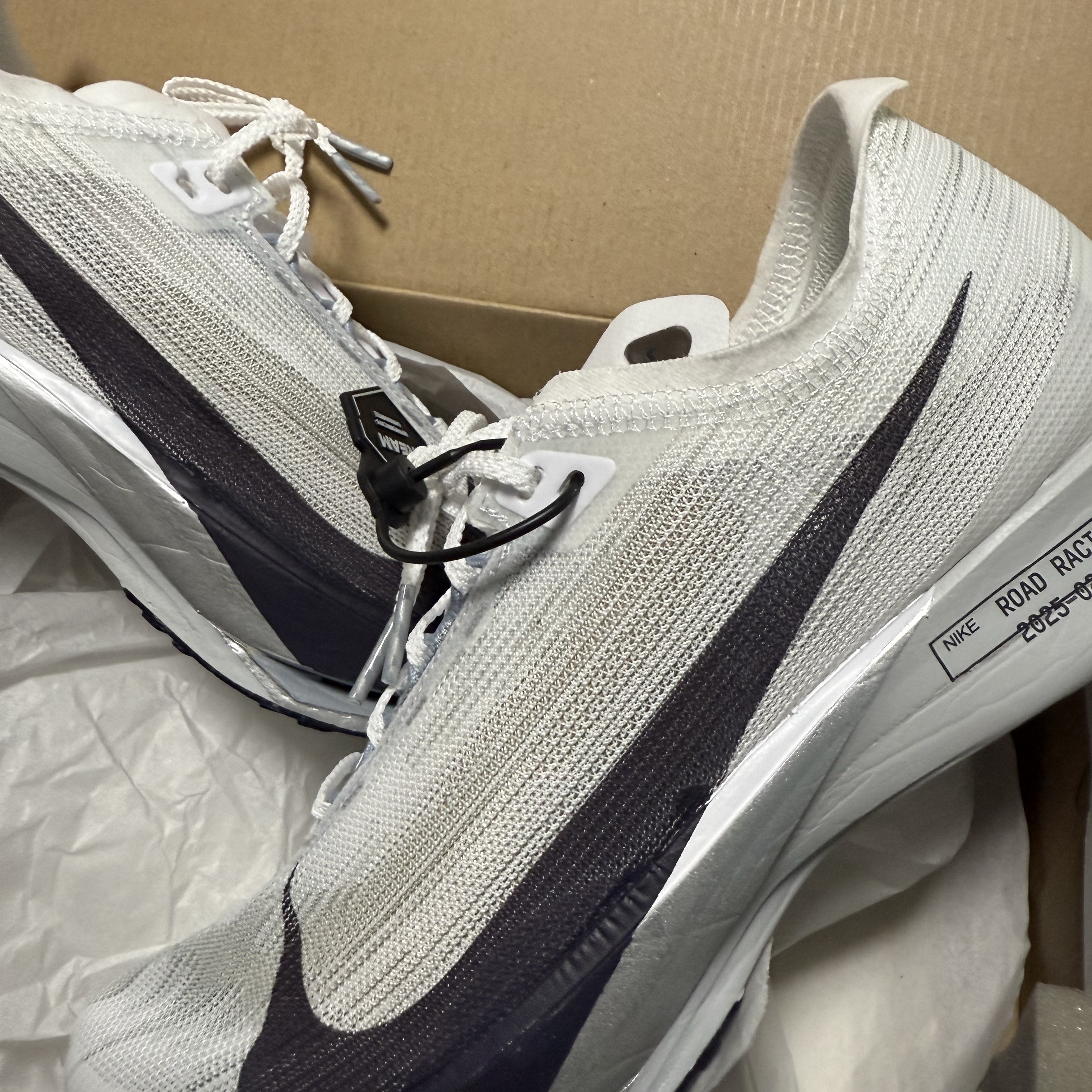Nike ZoomX Streakfly 2 White Obsidian Mist 착용 스타일
