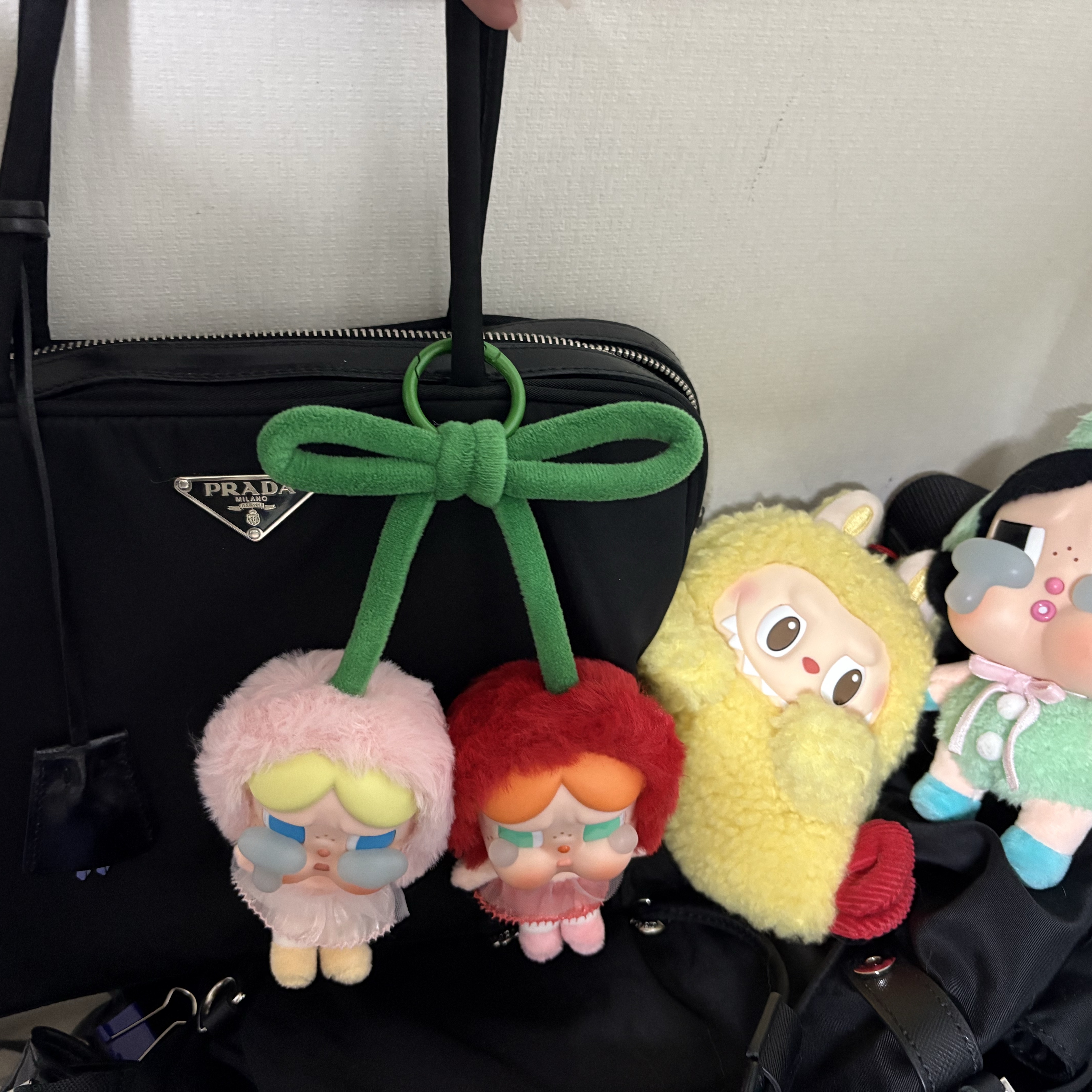 Pop Mart Crybaby Crying For Love Series Vinyl Plush 착용 스타일