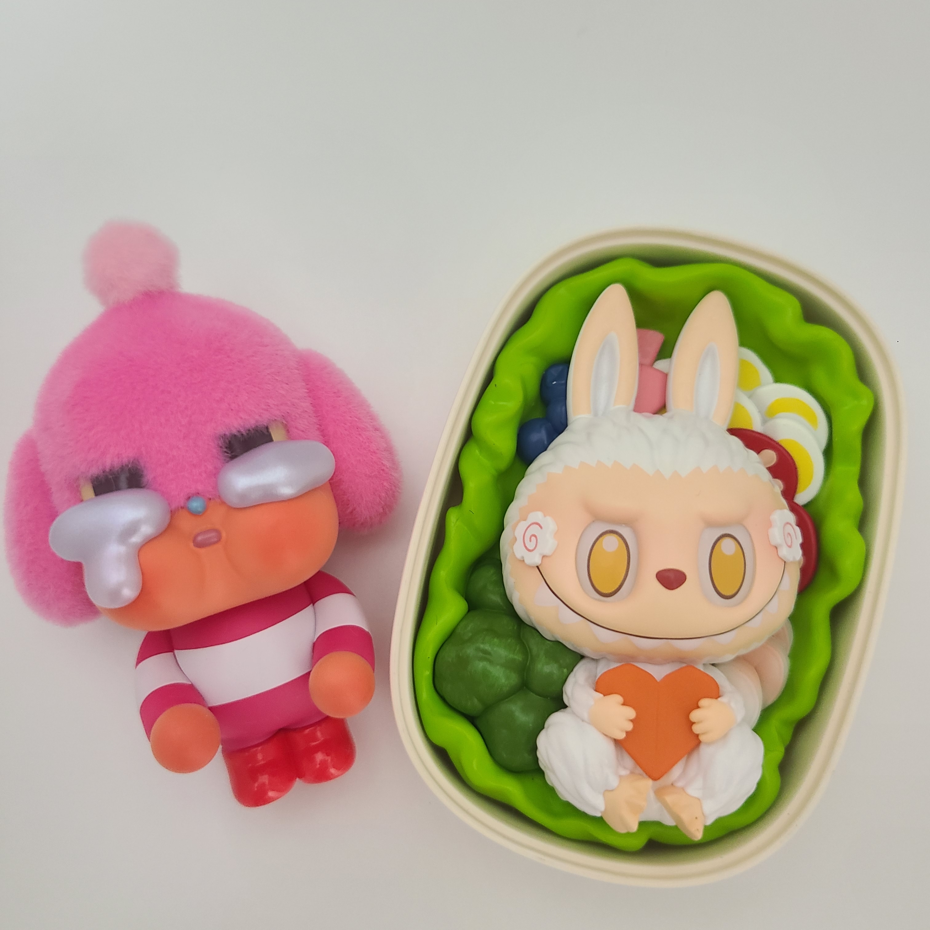 Pop Mart Labubu The Monsters Wacky Mart Series Figures Salad (Opened Case), Pop Mart Crybaby Crying For Love Series Sealed Case (12 Blind Boxes) 착용 스타일