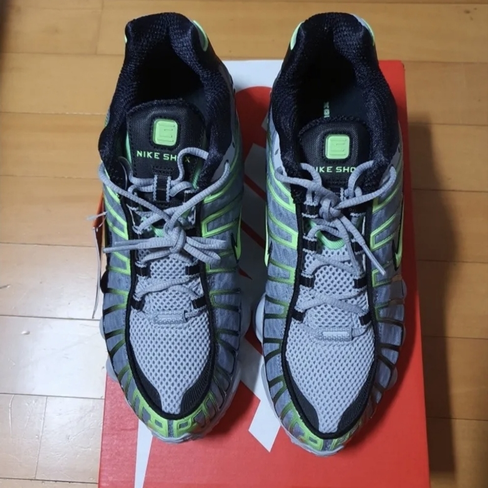 Nike Shox TL Wolf Grey Black 착용 스타일