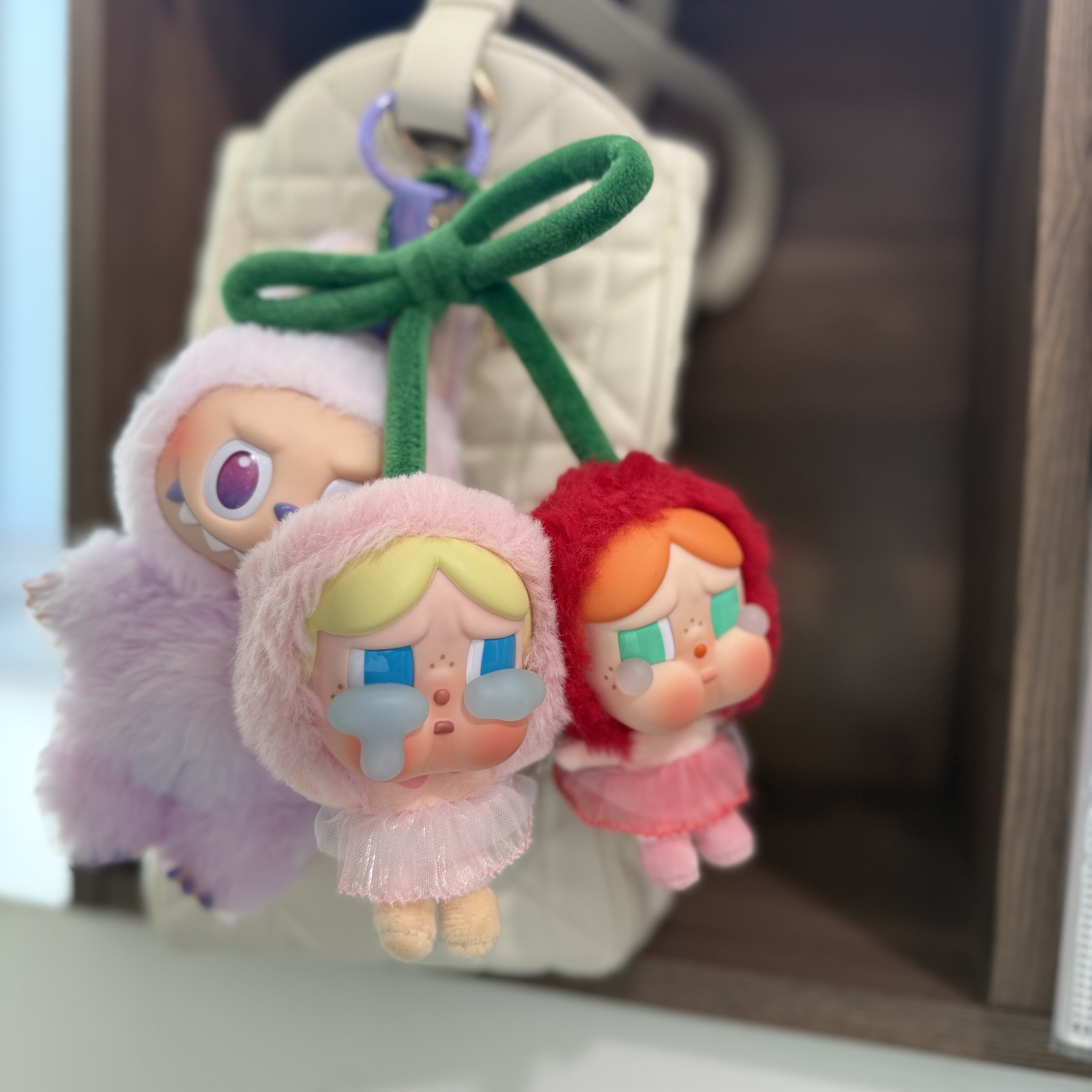 Pop Mart Crybaby Crying For Love Series Vinyl Plush, Pop Mart Labubu The Monsters Highlight Series Luck Keyring (Opened Case) 착용 스타일 - 3
