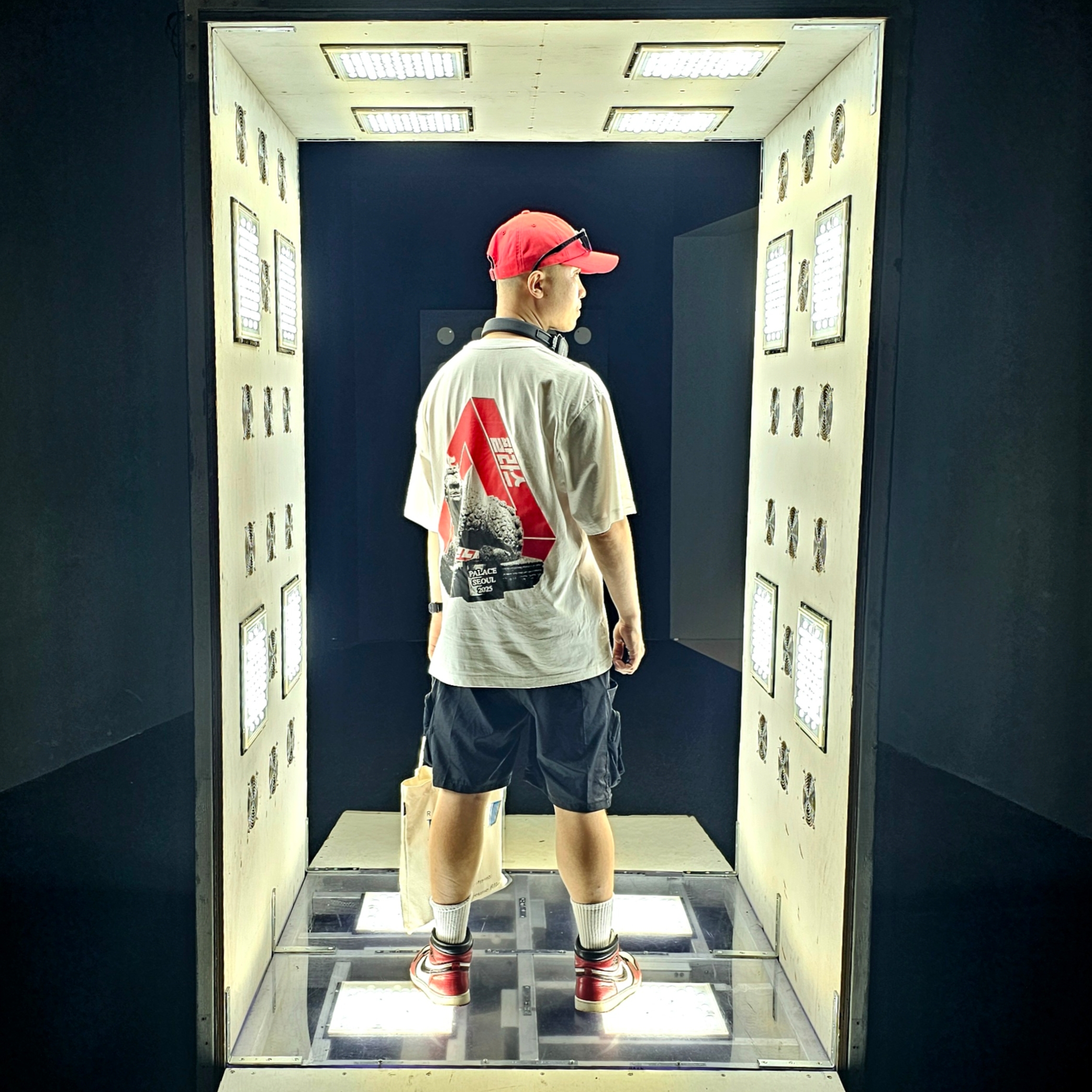Palace P 6-Panel Red - 20FW, Marshall Major IV Black (Korean Ver.) 착용 스타일 - 1