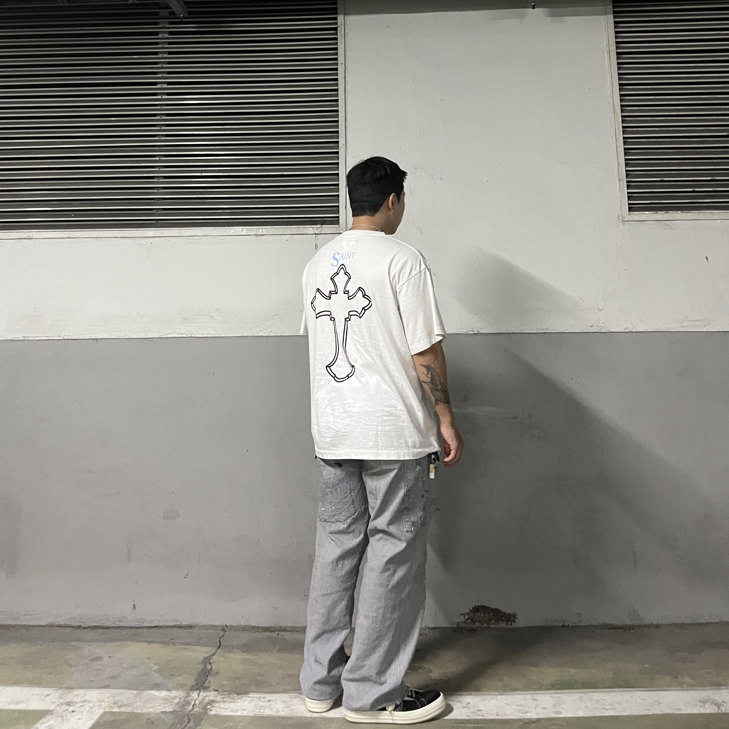 Saint Mxxxxxx x 2Pac S/S T-Shirt White - 25SS, Saint Mxxxxxx Denim Pants Hickory Stripe 착용 스타일 - 2