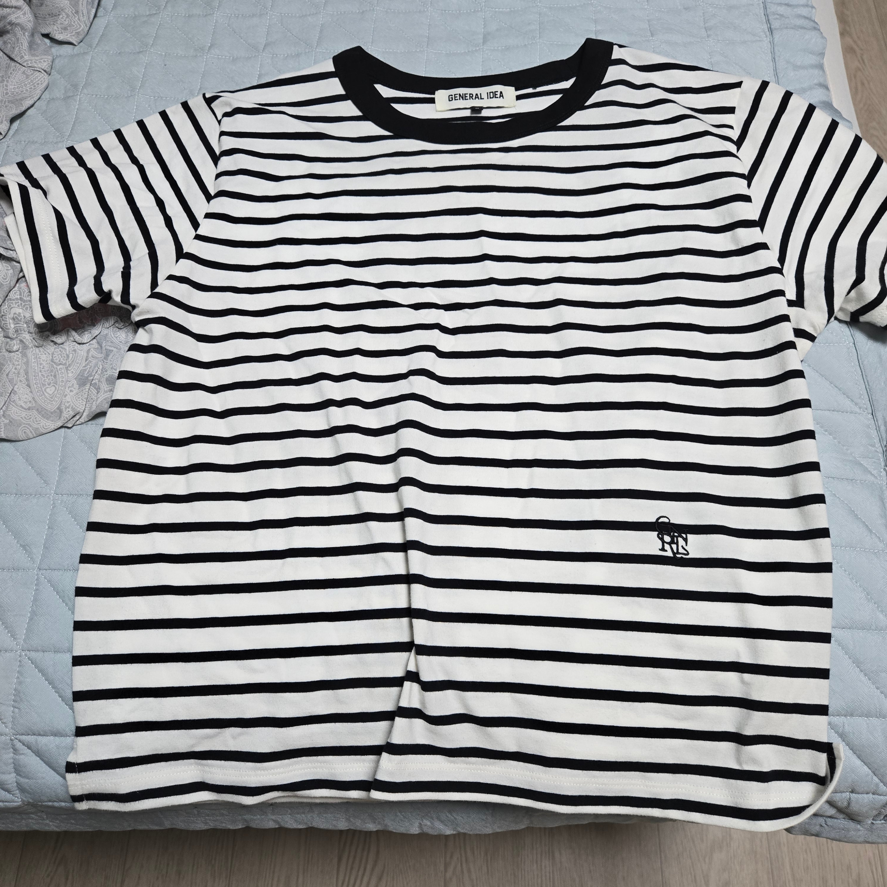 General Idea Woman Regular Stripe Half T-Shirts White 착용 스타일