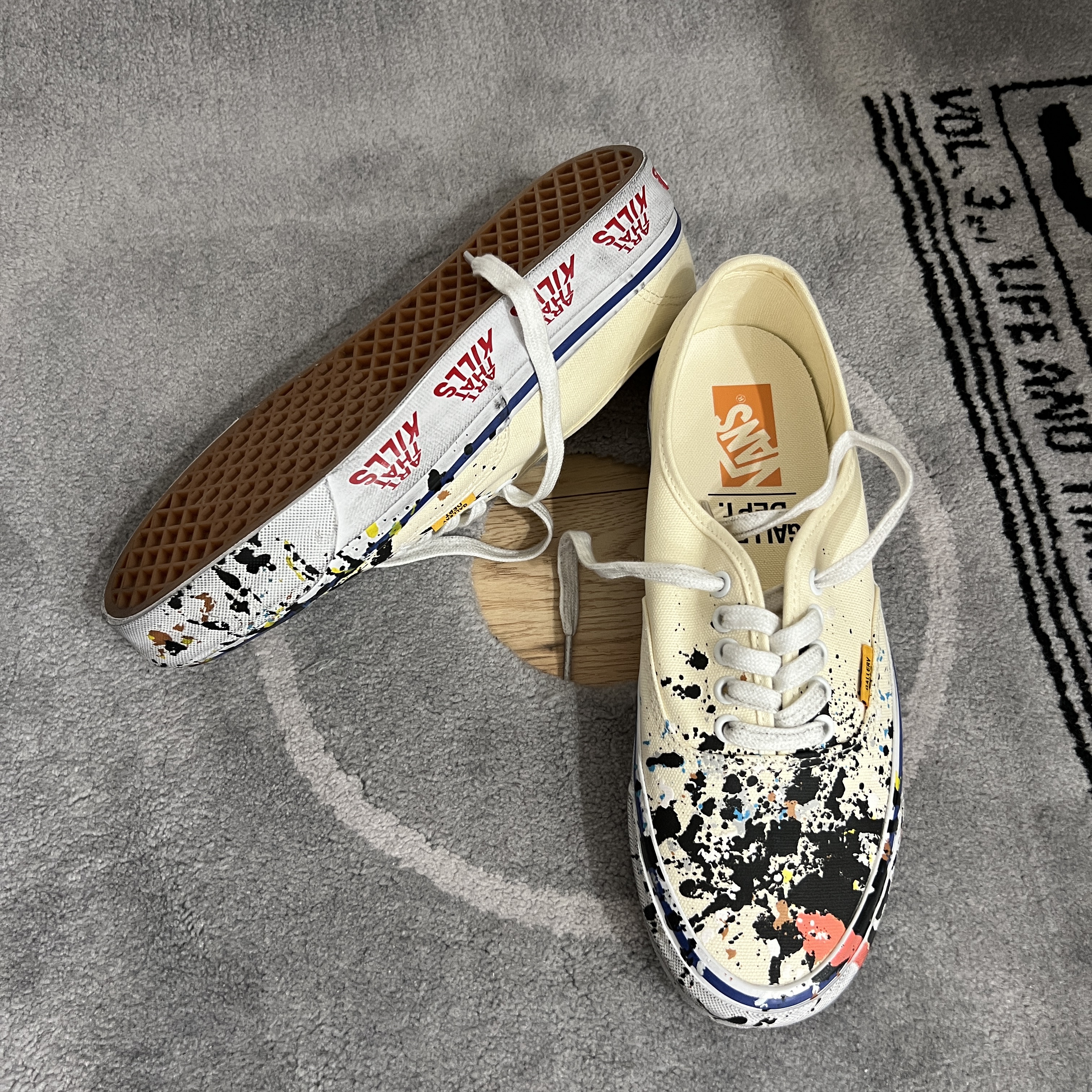 Vans x Gallery Dept. Authentic Reissue 44 Art That Kills 착용 스타일