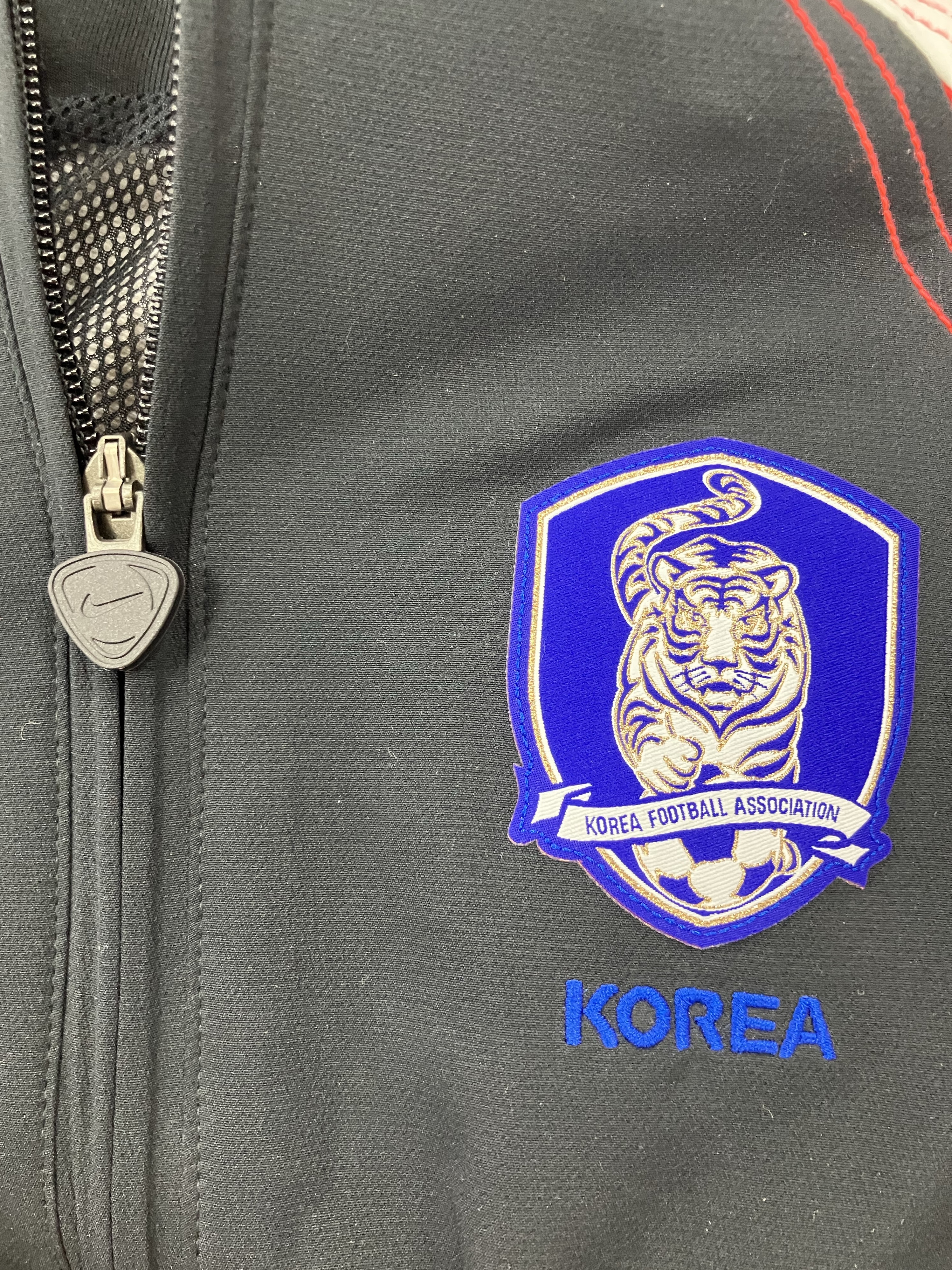 Nike South Korea 2004 Total 90 Reissue Soccer Replica Track Jacket (HV4439-010) 착용 스타일 - 2