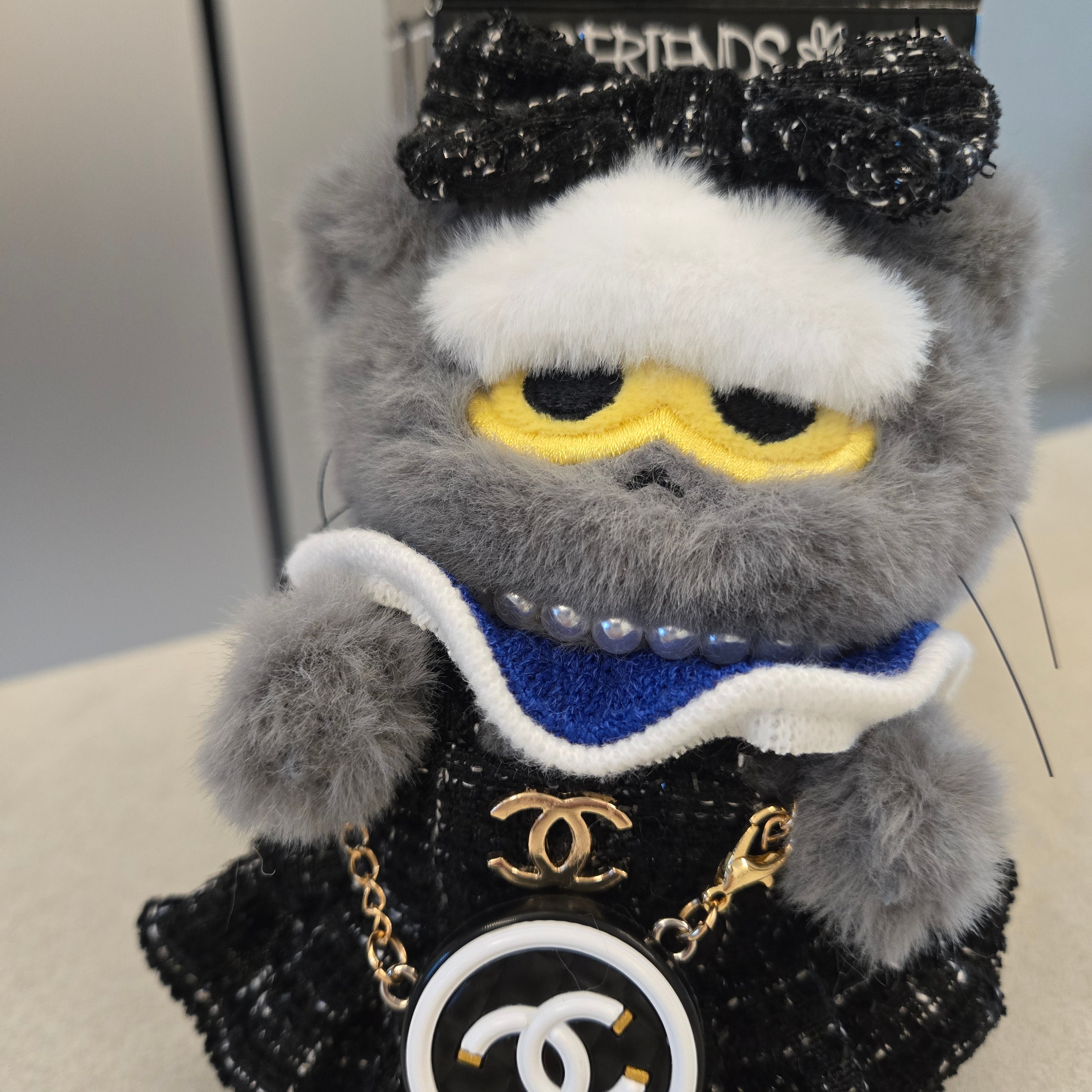 Zo&Friends Zoa Plush Keyring Grey 착용 스타일