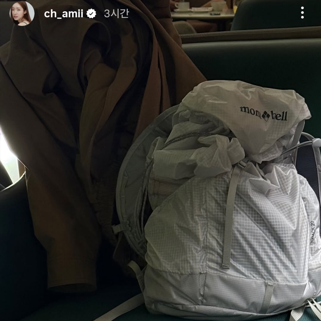 Montbell Versalite Pack 20 Backpack Ice White 착용 스타일