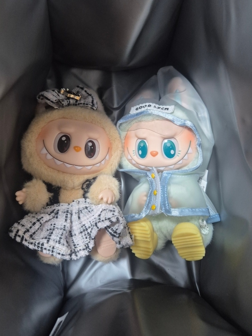 Pop Mart Labubu Let's Play Together Doll Series Baba Keyring (Opened Case), Pop Mart Labubu Let's Play Together Doll Series Ququ Keyring (Opened Case) 착용 스타일