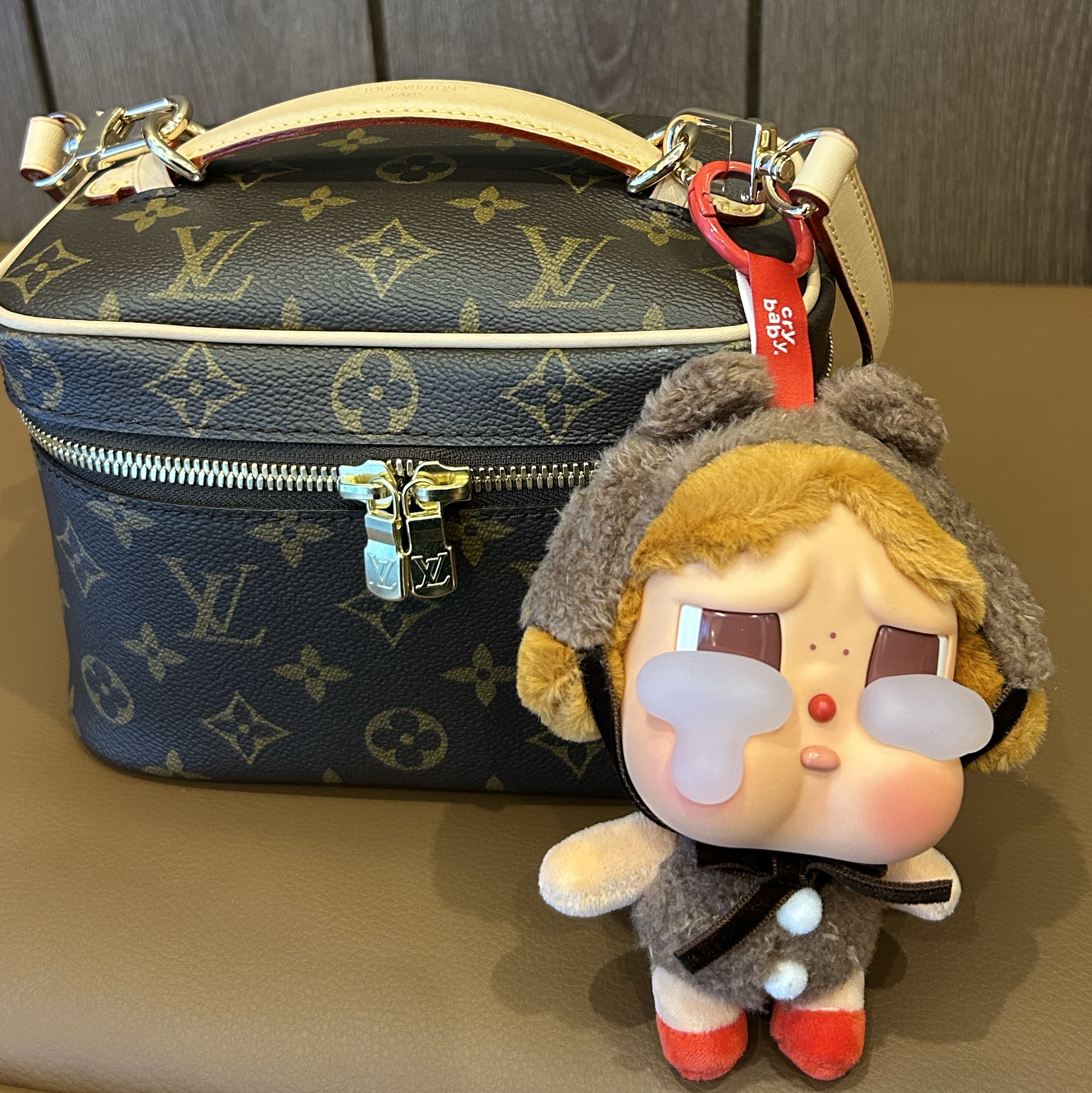 Pop Mart Crybaby Crying Again Series Plush Keyring Love Makes Us Cry (Opened Case), Louis Vuitton Nice Mini Toiletry Pouch Monogram 착용 스타일 - 1