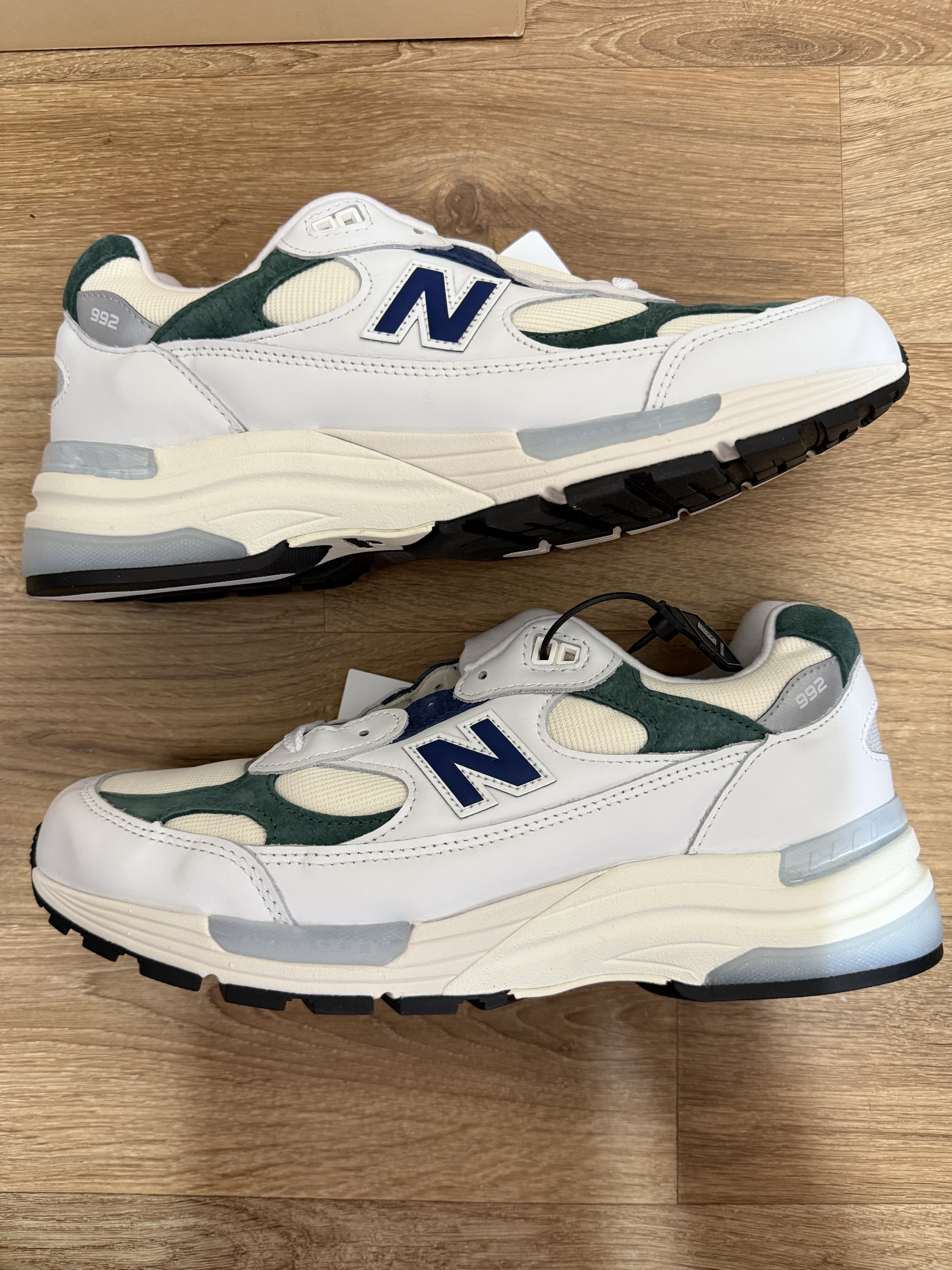 New Balance 992 Made in USA Marsh Green 착용 스타일 - 2