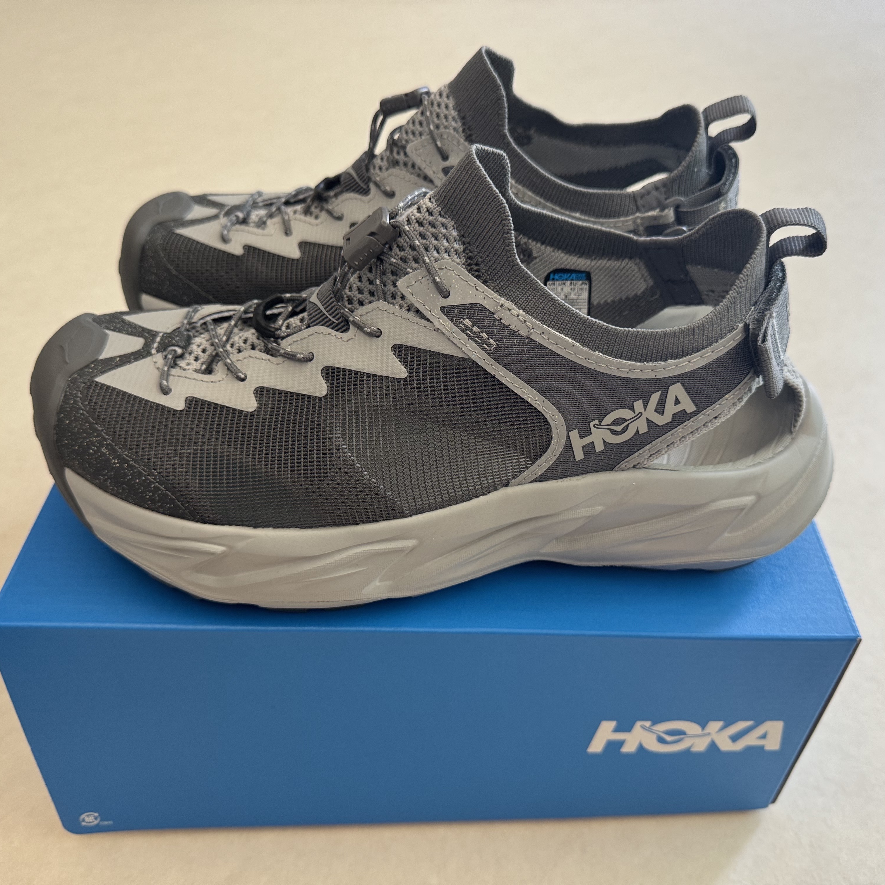 Hoka Hopara 2 Satellite Grey Stellar Grey 착용 스타일 - 1